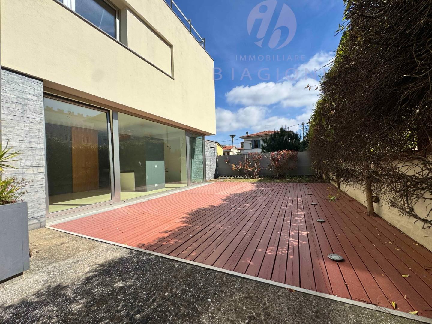 Villa con giardino, Camaiore lido di