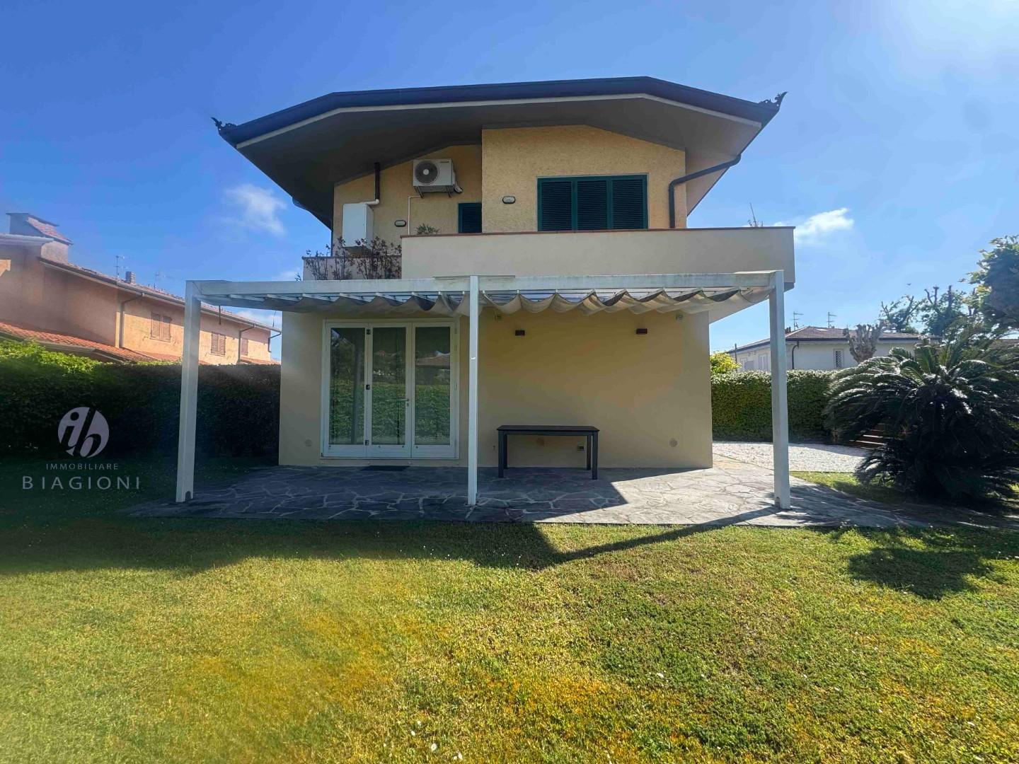 Quadrilocale in vendita, Pietrasanta tonfano