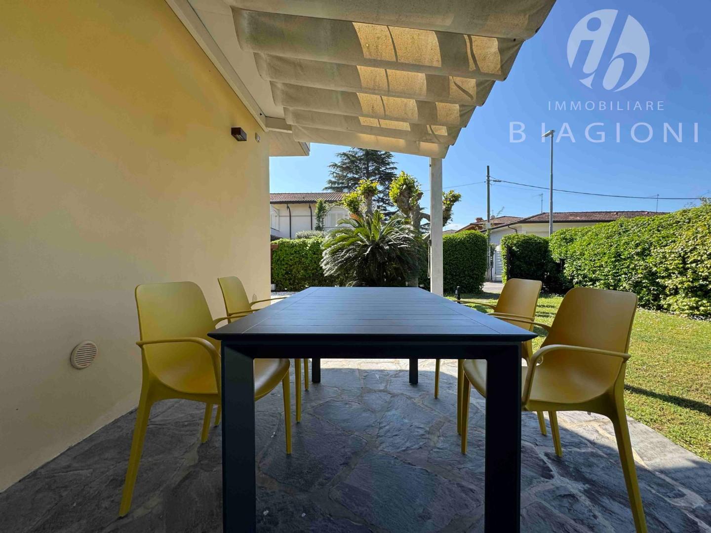 Quadrilocale in vendita, Pietrasanta tonfano