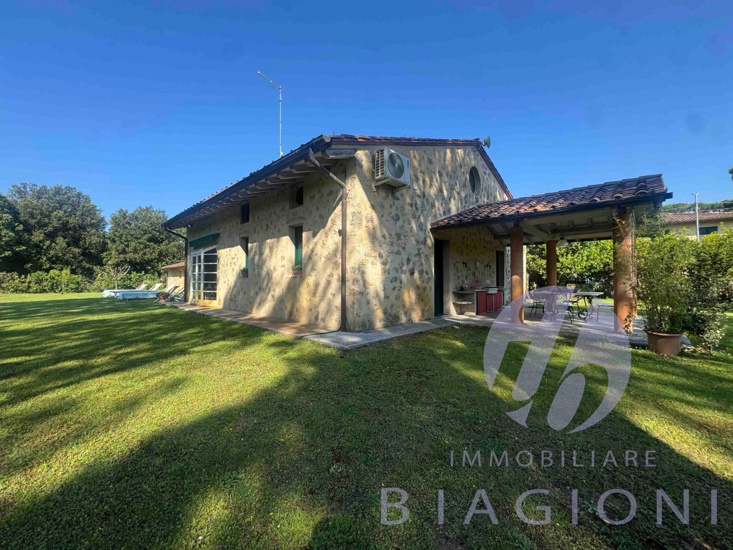 Villa arredata in affitto, Pietrasanta tonfano