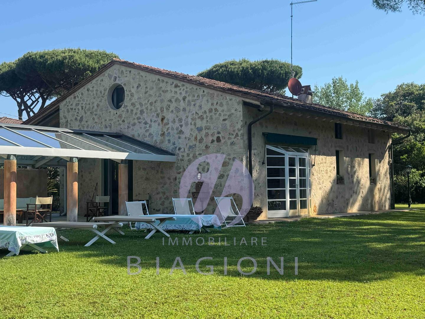 Villa arredata in affitto, Pietrasanta tonfano