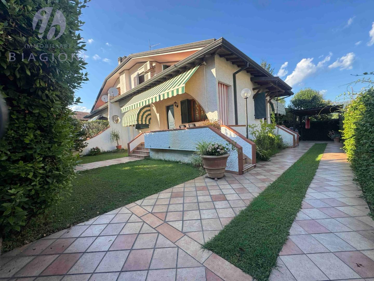 Villa Bifamiliare in vendita, Camaiore lido di