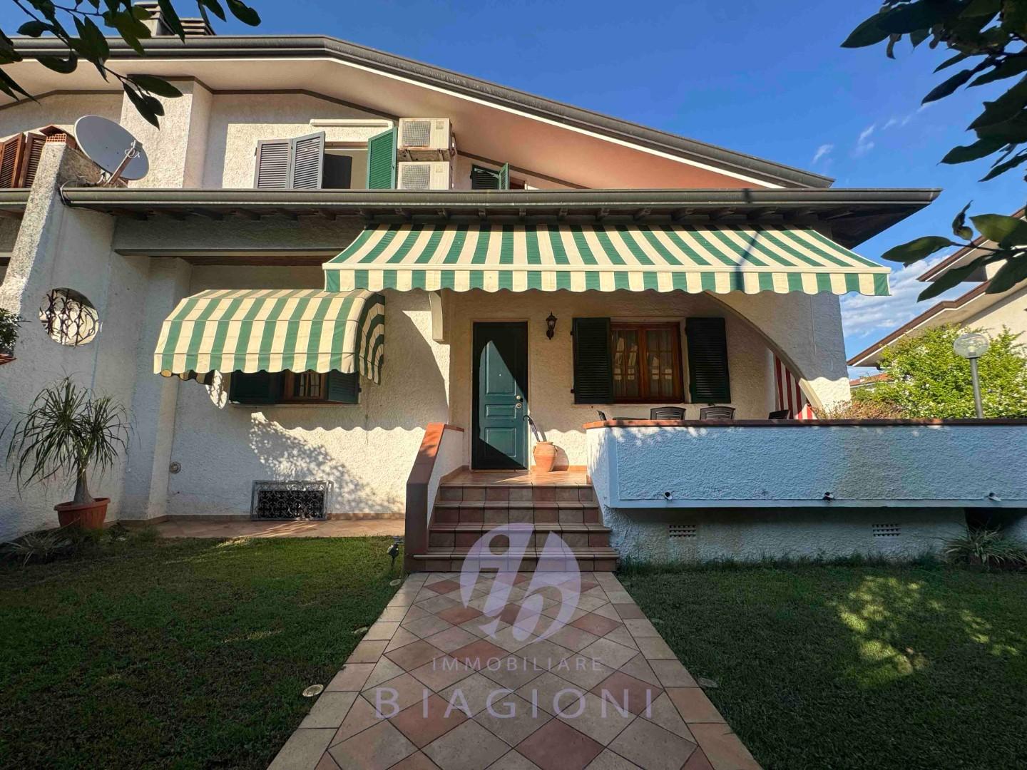 Villa Bifamiliare in vendita, Camaiore lido di