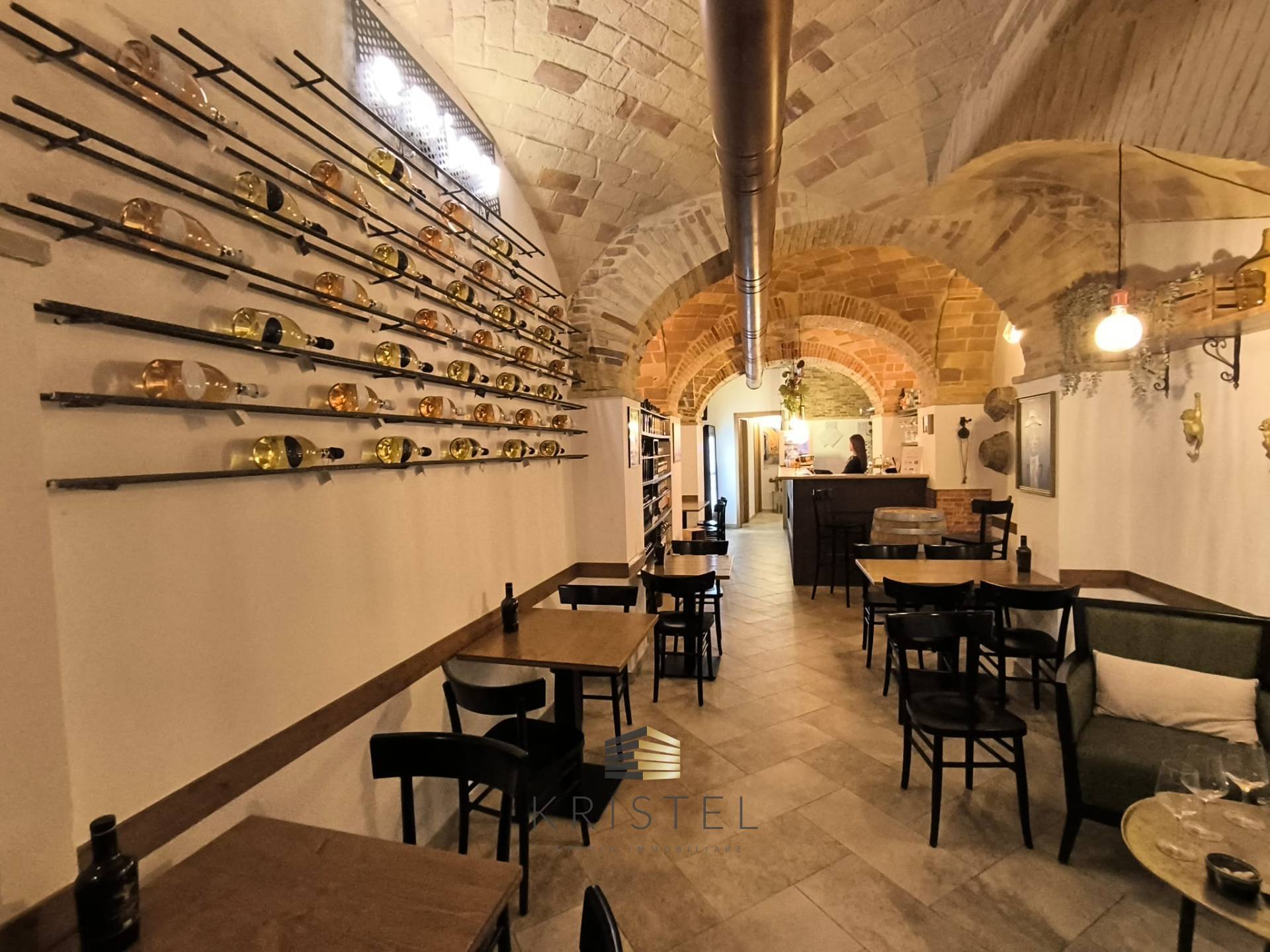 Locale commerciale in vendita a Chieti, Centro storico