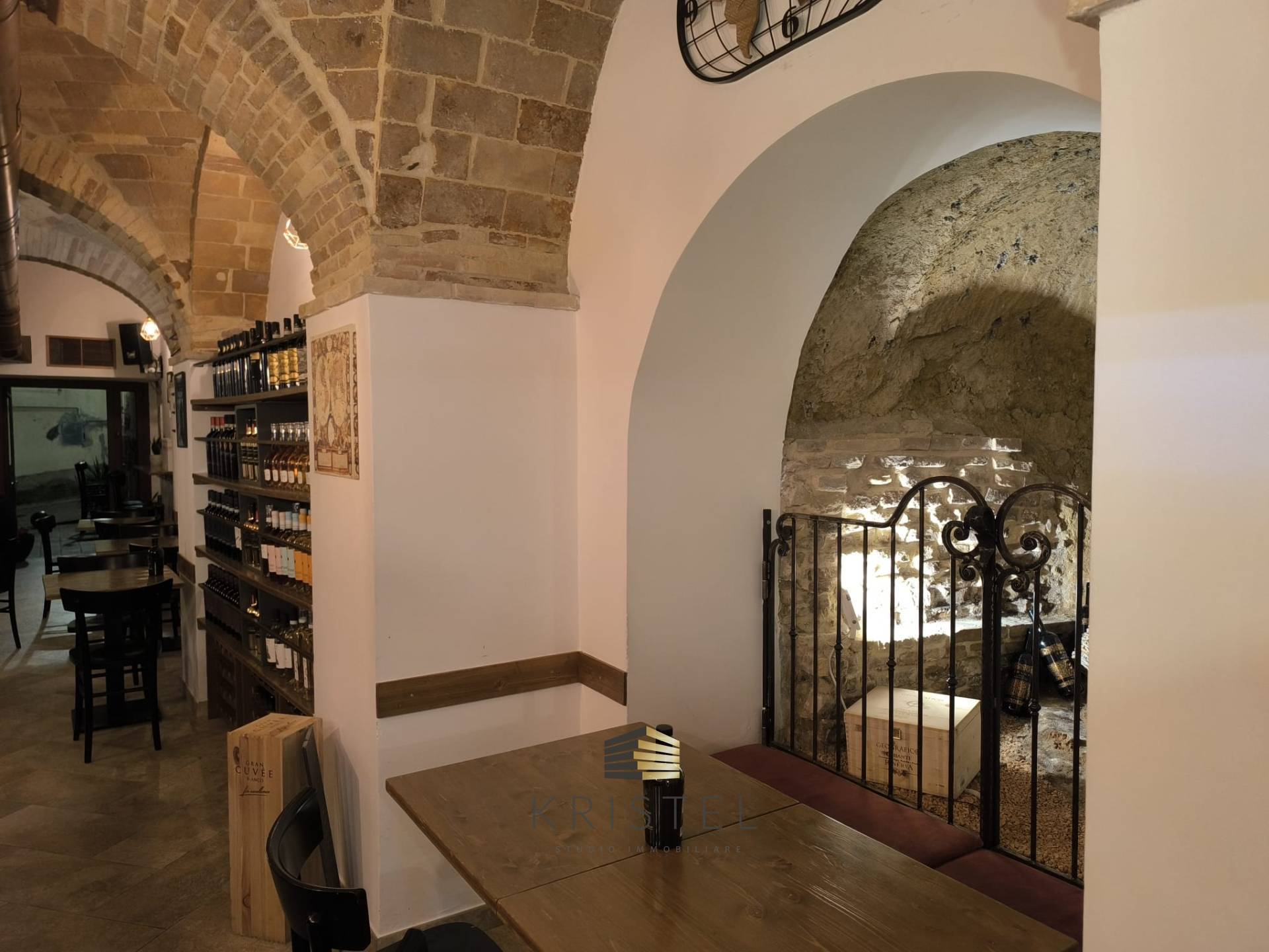 Locale commerciale in vendita a Chieti, Centro storico