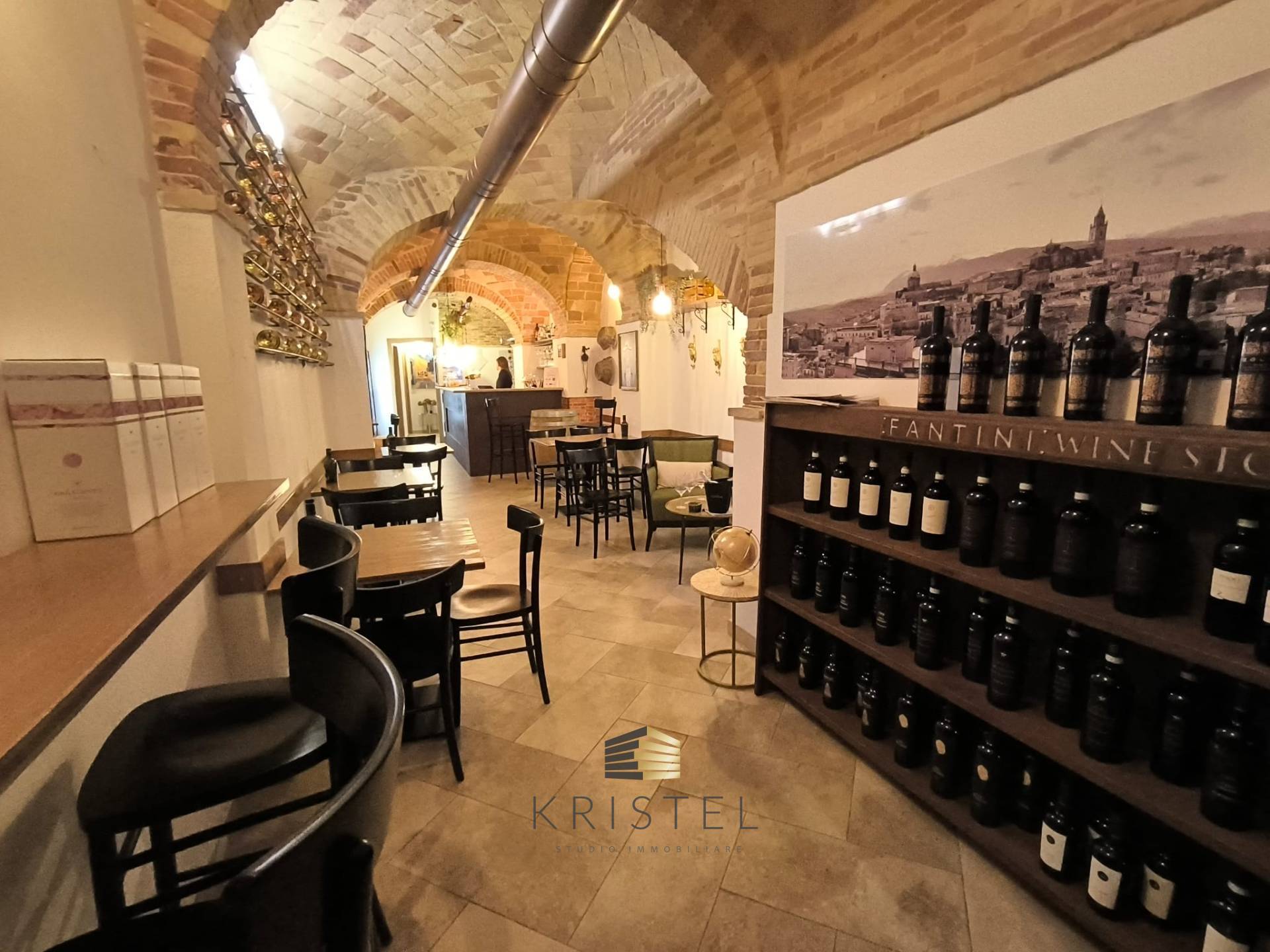 Locale commerciale in vendita a Chieti, Centro storico