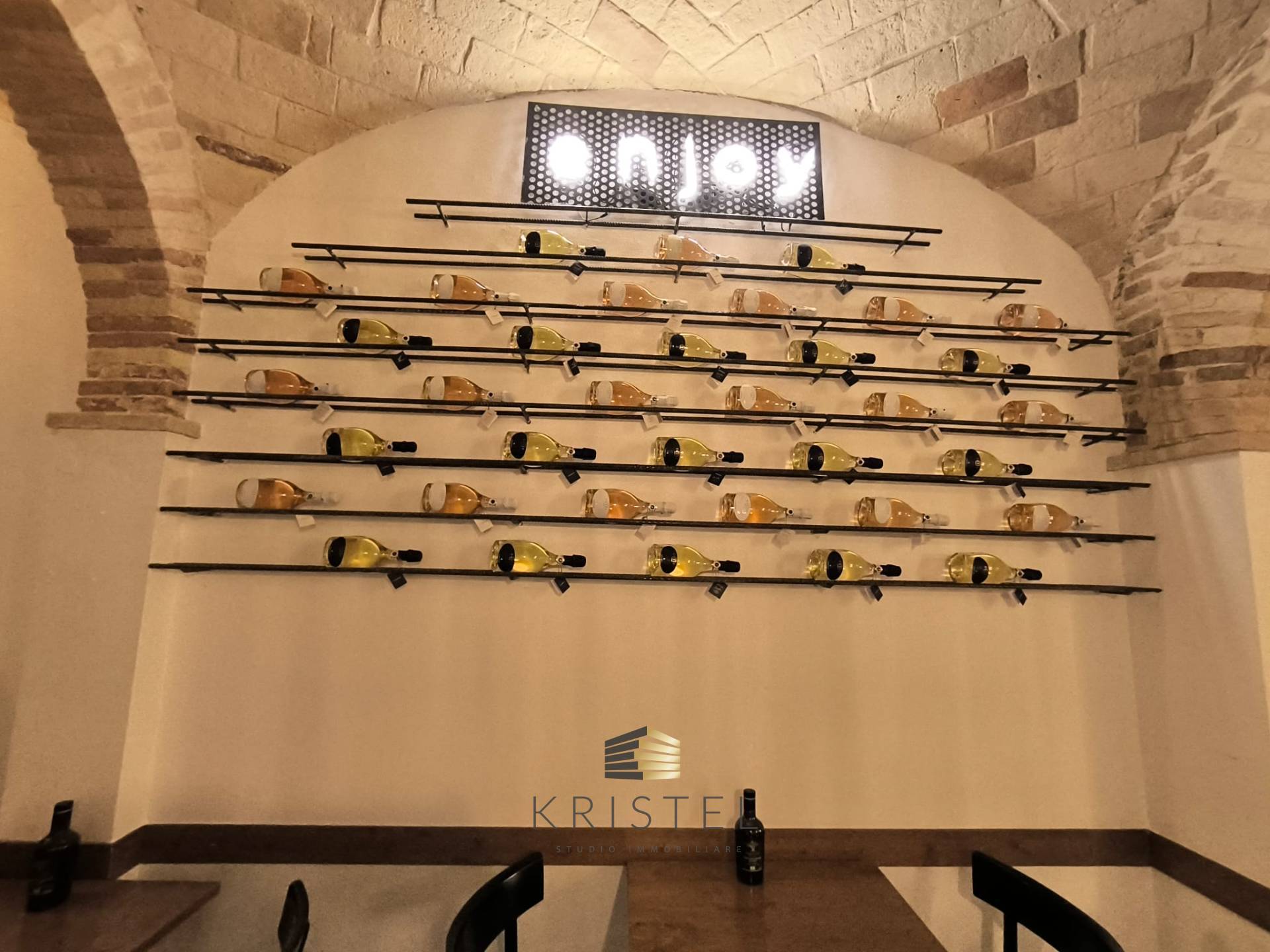 Locale commerciale in vendita a Chieti, Centro storico