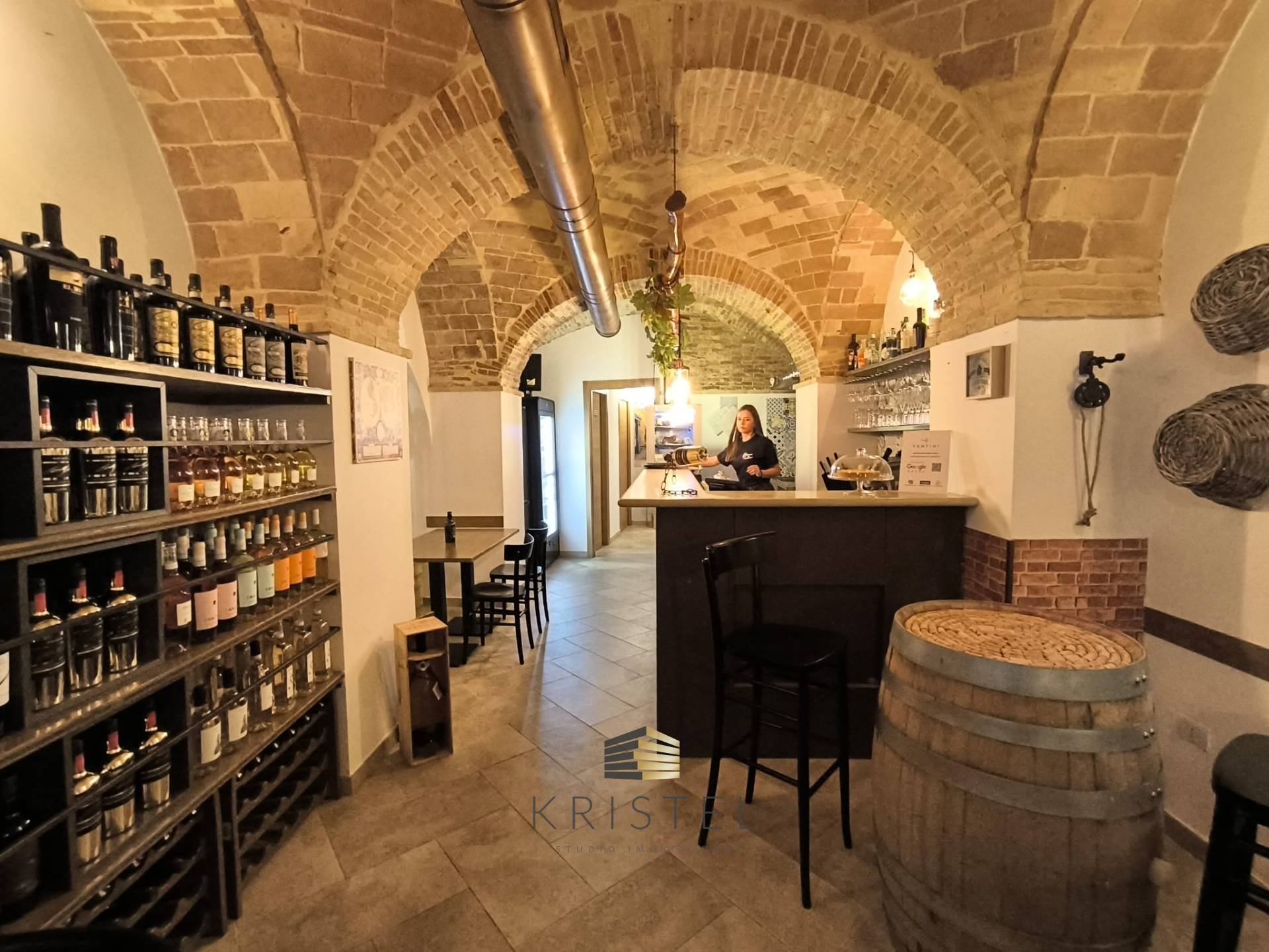 Locale commerciale in vendita a Chieti, Centro storico