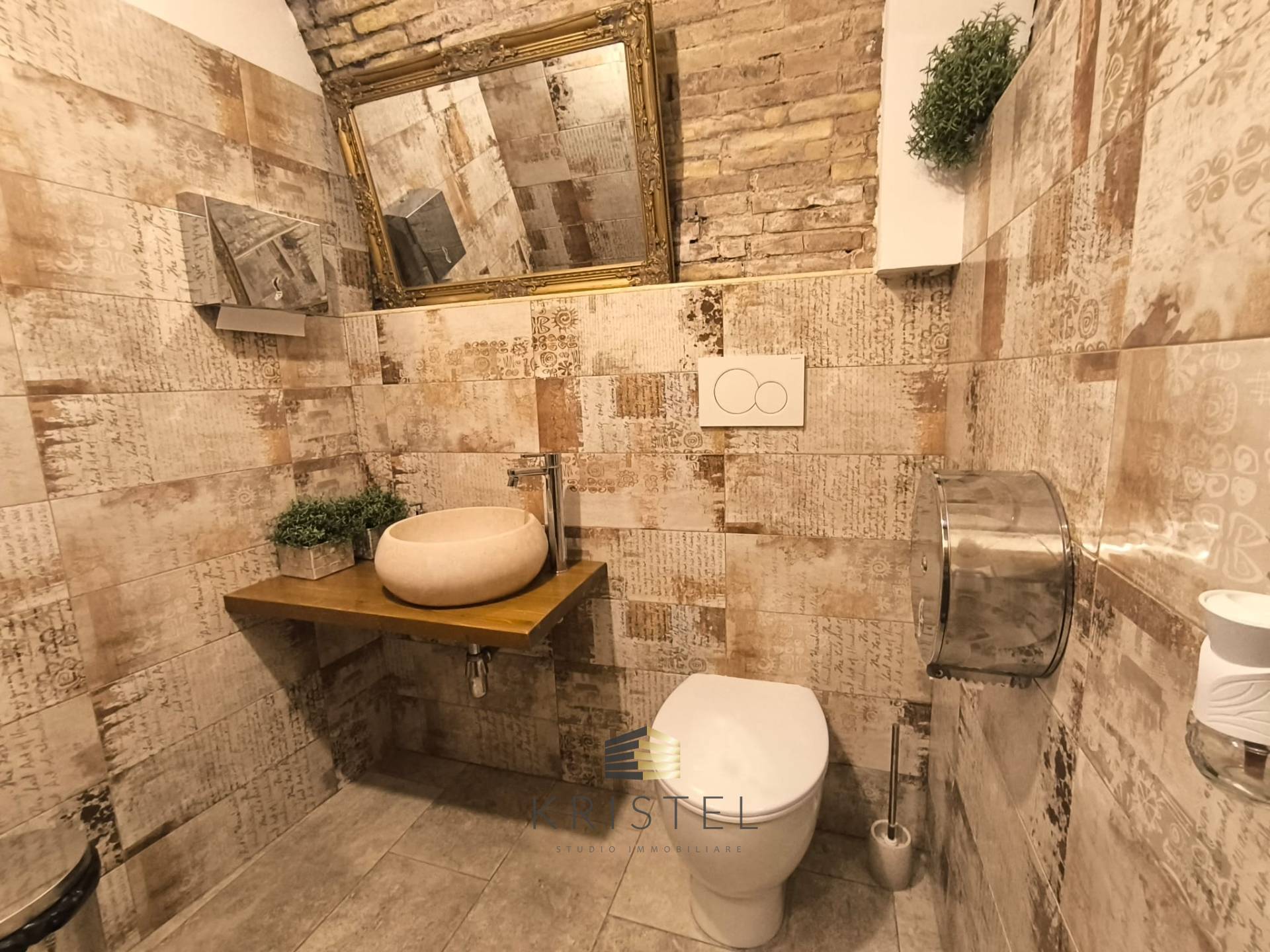 Locale commerciale in vendita a Chieti, Centro storico