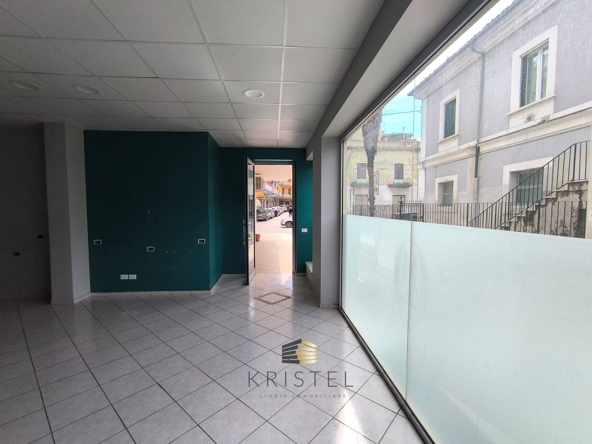 Locale commerciale in vendita a Chieti, Stazione