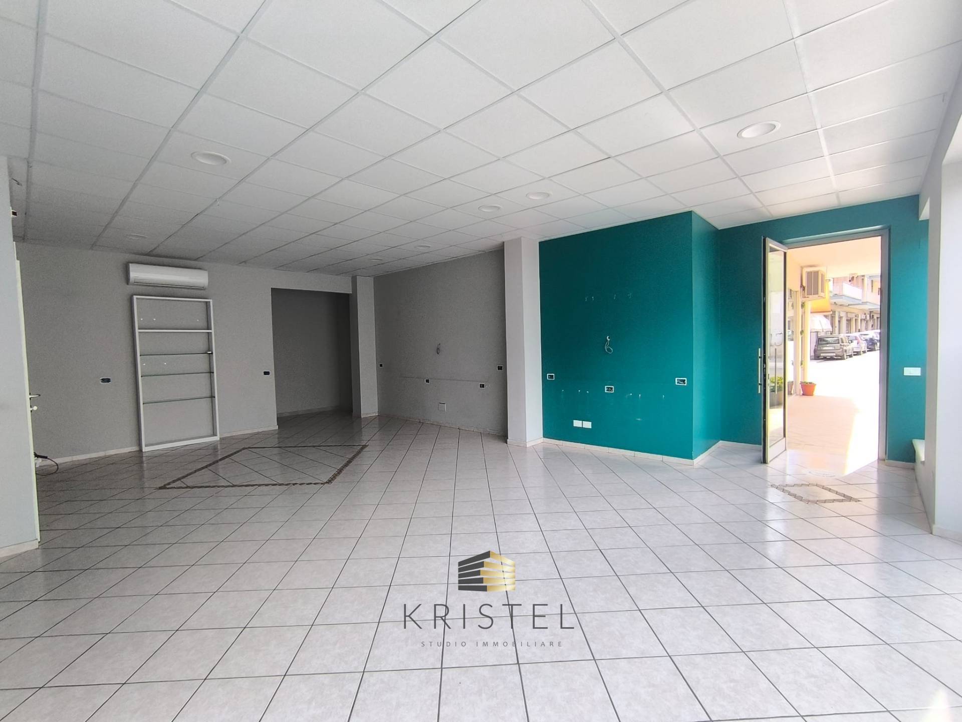 Locale commerciale in vendita a Chieti, Stazione