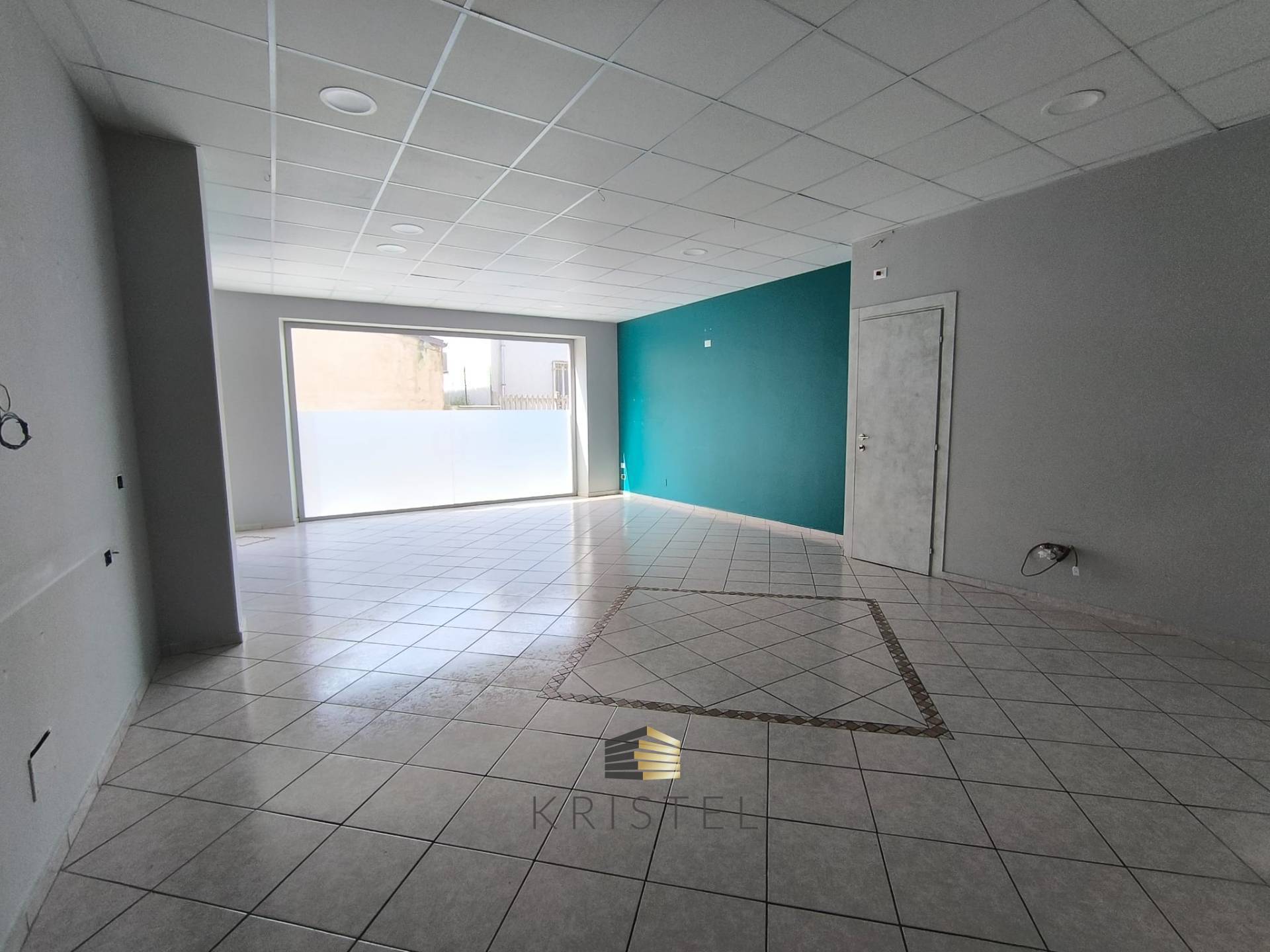 Locale commerciale in vendita a Chieti, Stazione