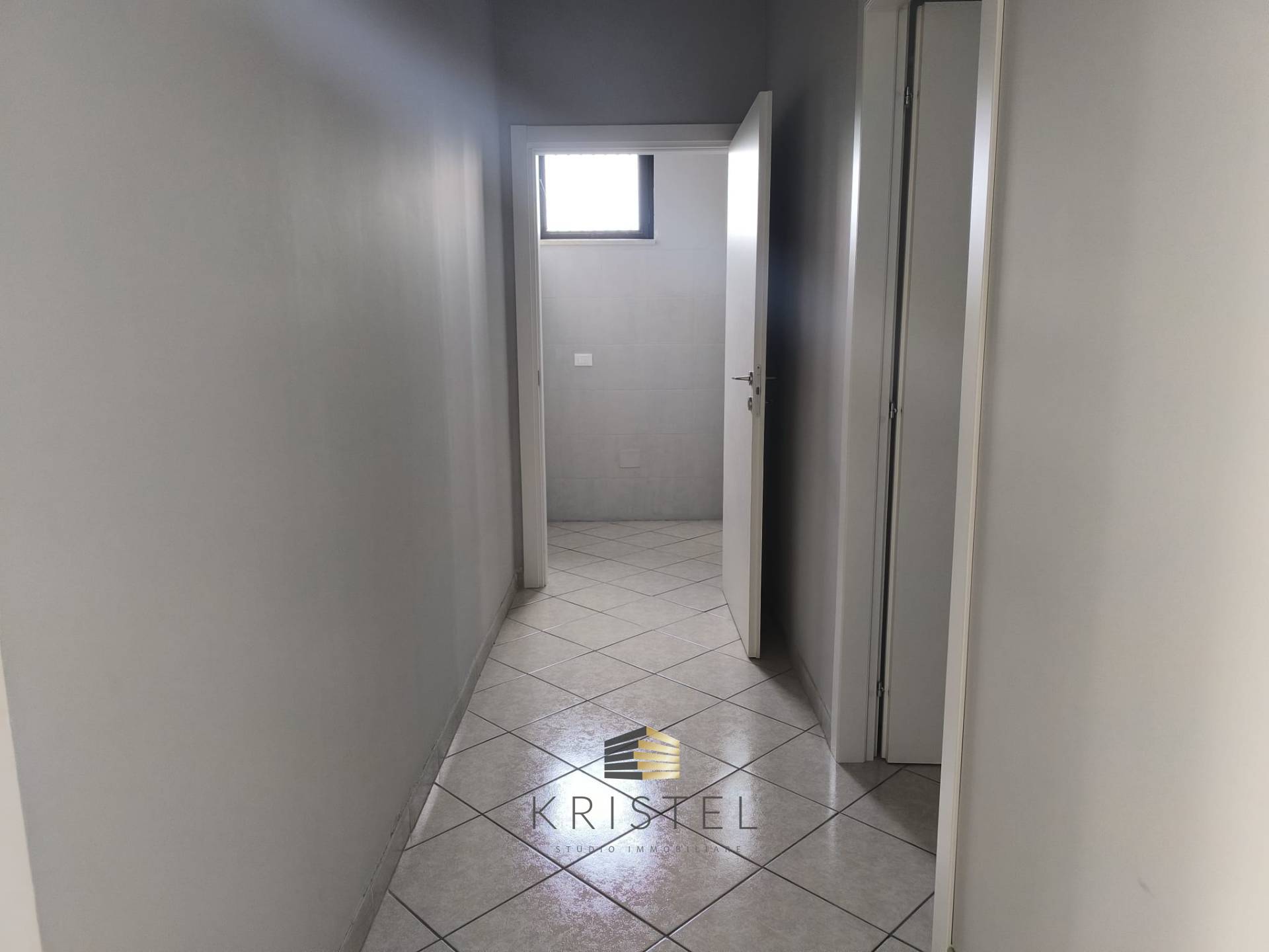 Locale commerciale in vendita a Chieti, Stazione