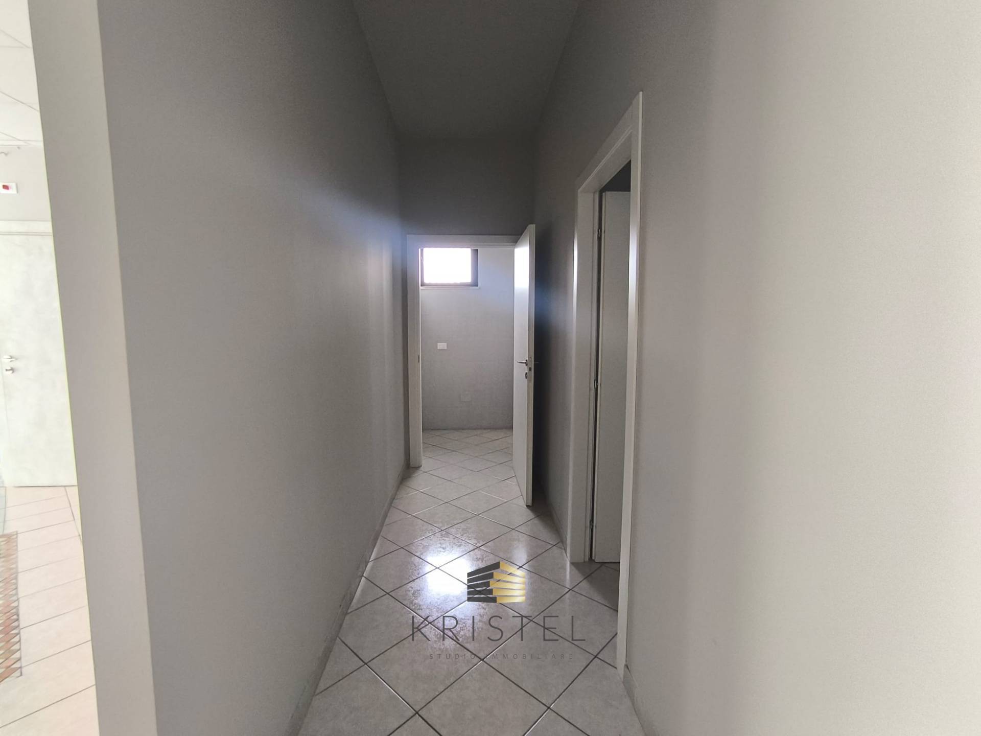 Locale commerciale in vendita a Chieti, Stazione