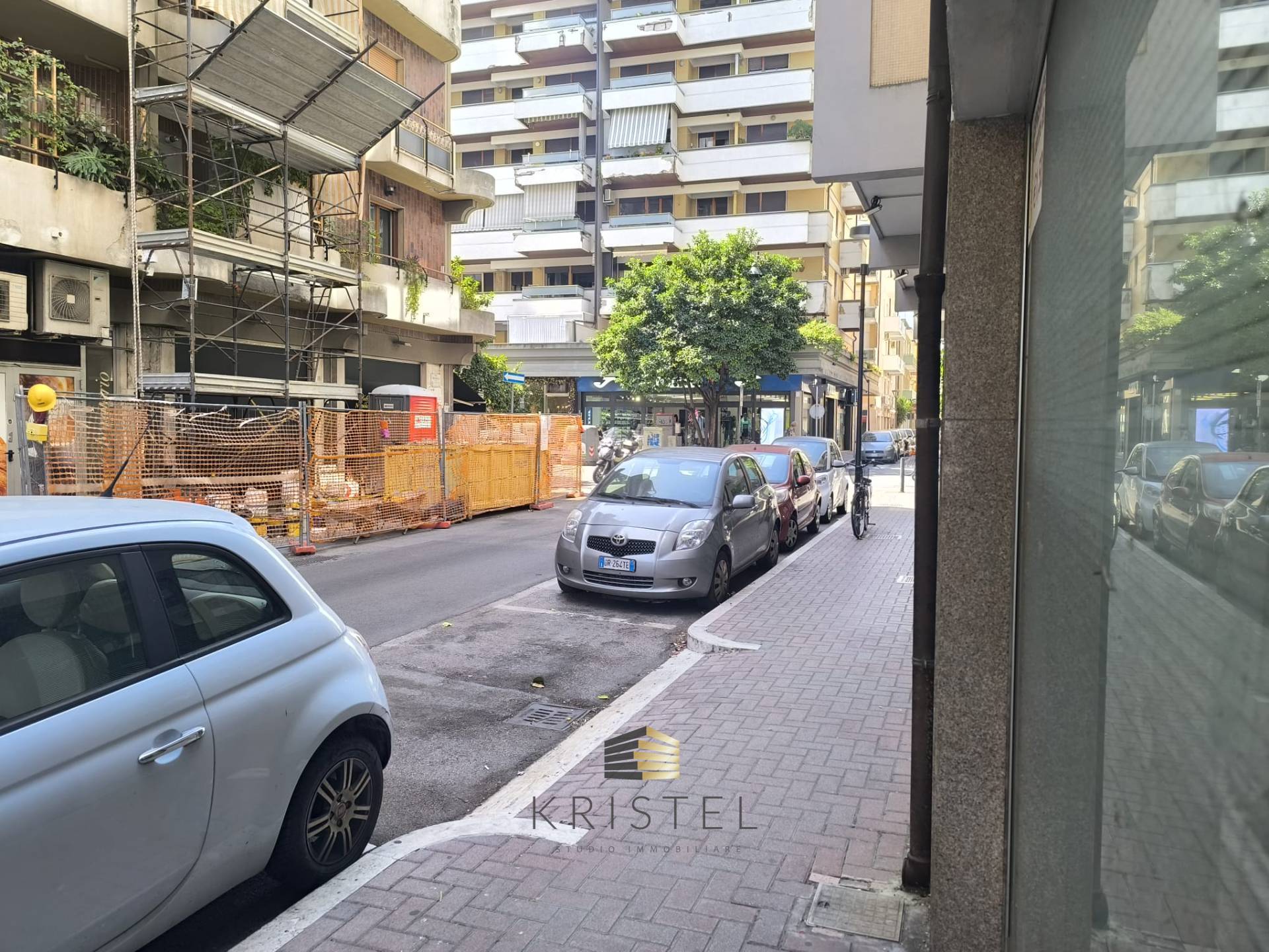 Locale commerciale in affitto a Pescara, Centro