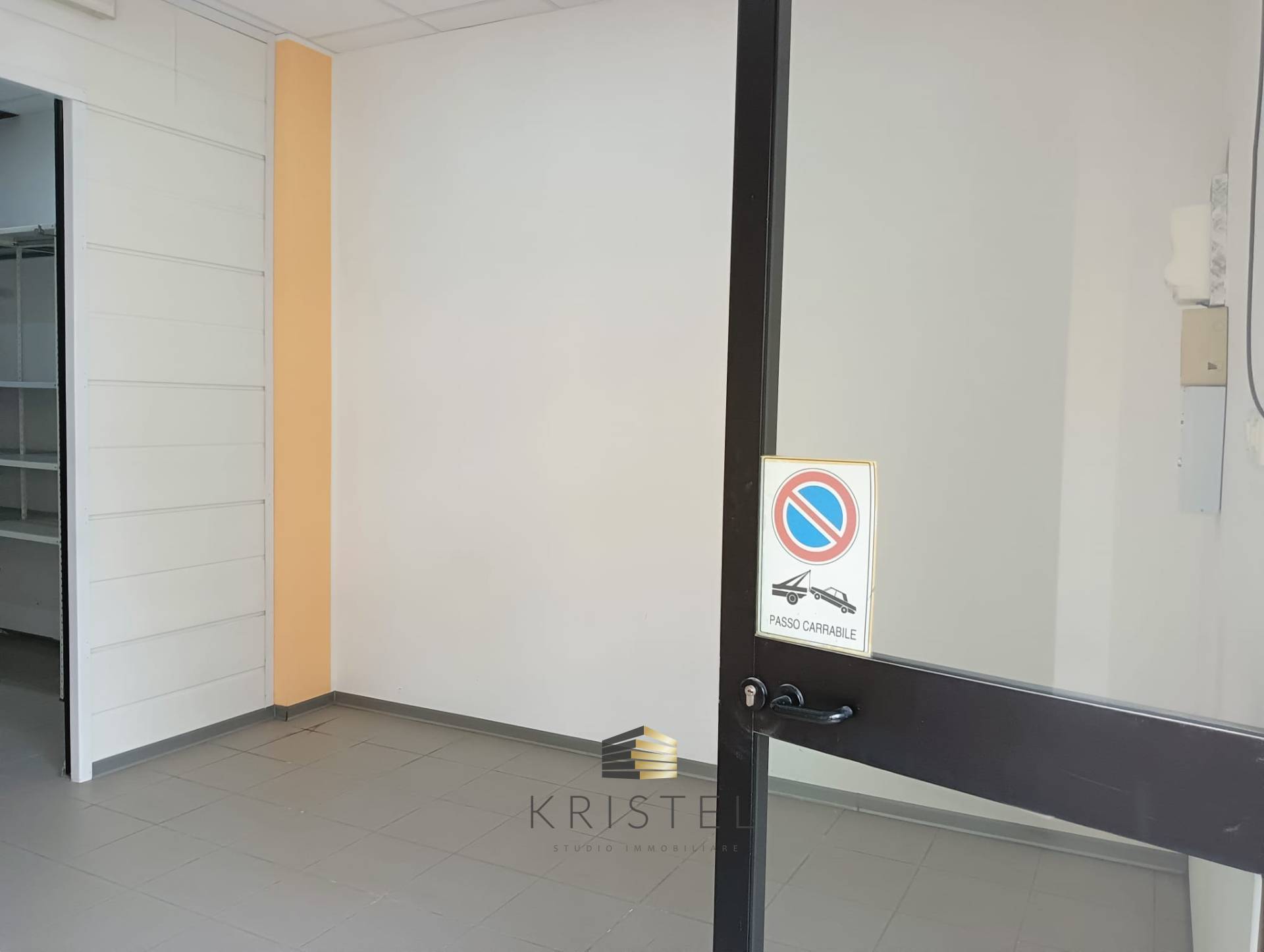 Locale commerciale in vendita a Pescara, Zona Ospedale