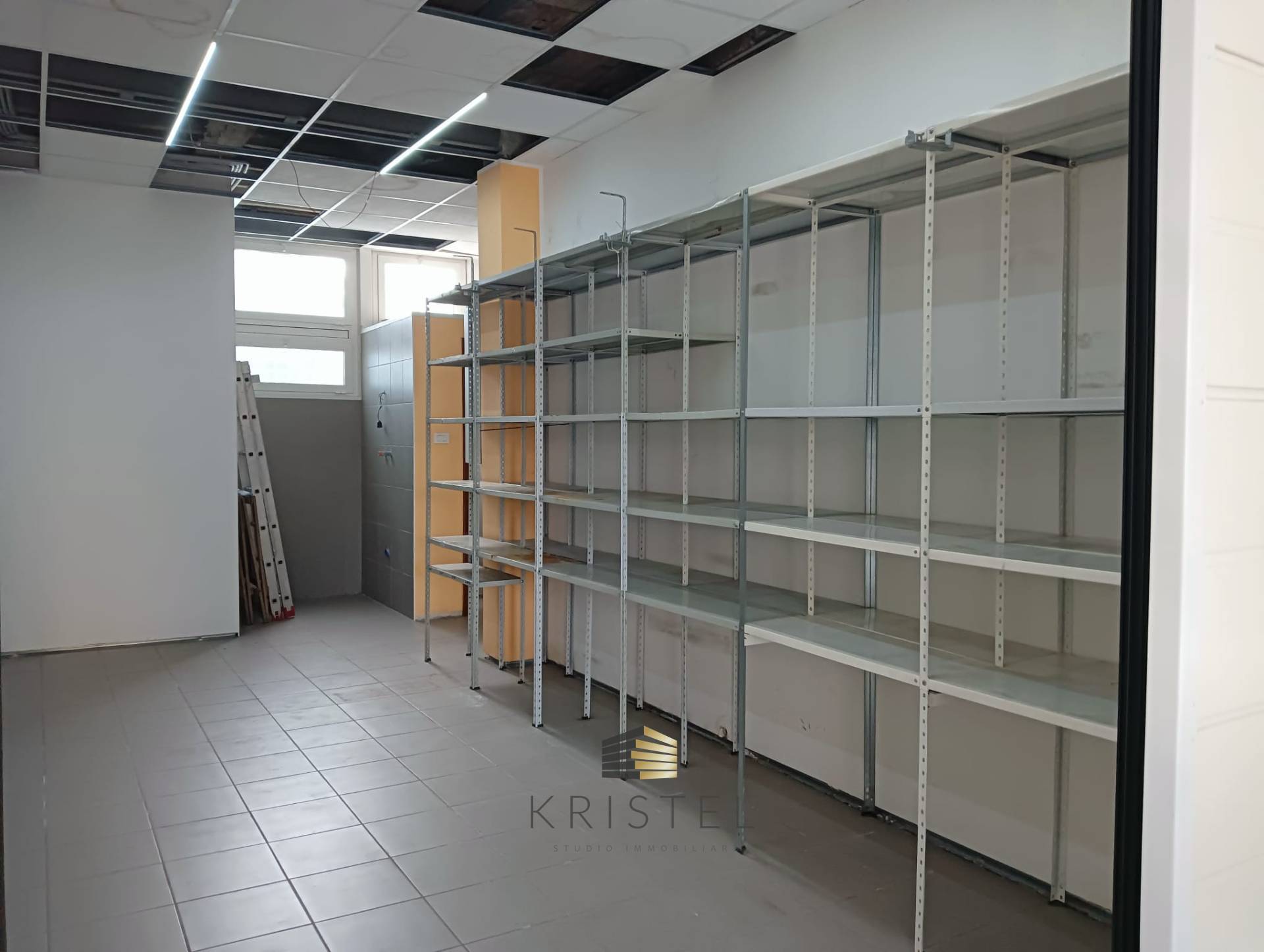 Locale commerciale in vendita a Pescara, Zona Ospedale