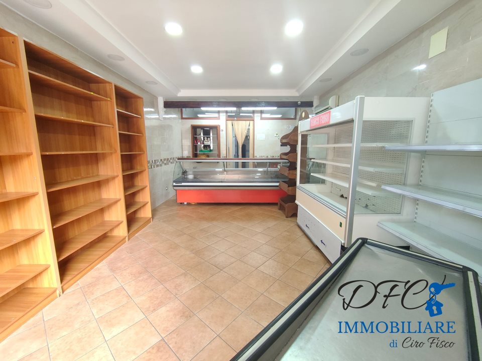 Locale commerciale in vendita a Afragola