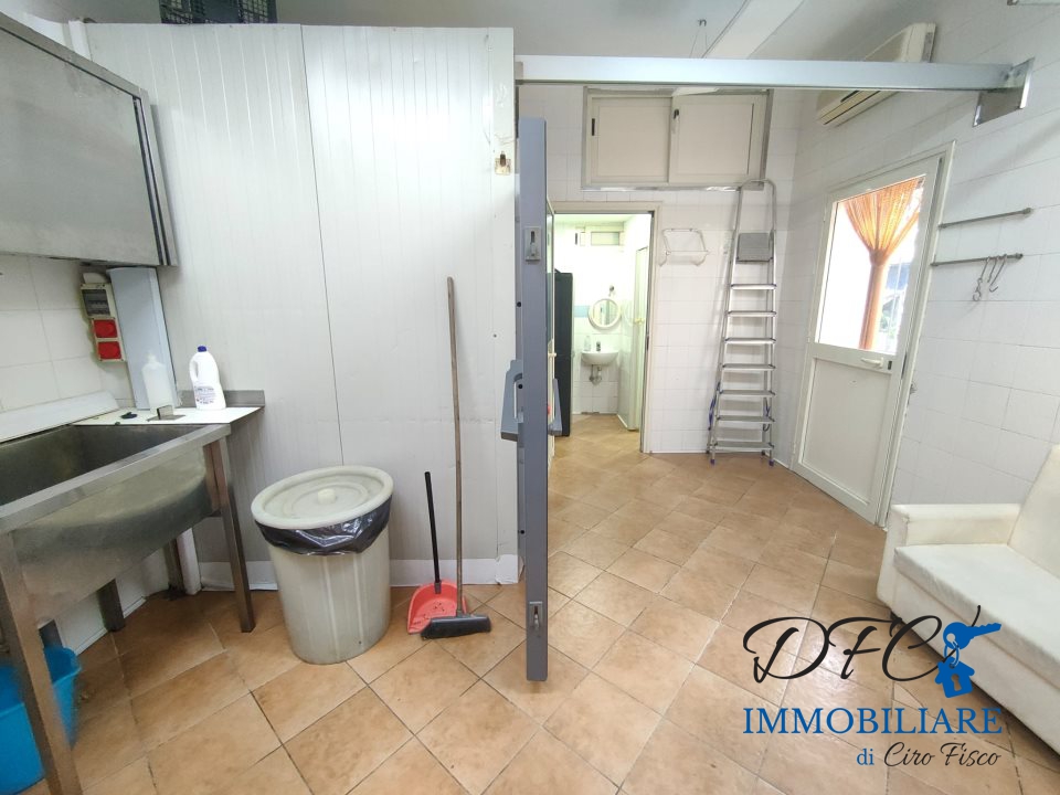 Locale commerciale in vendita a Afragola