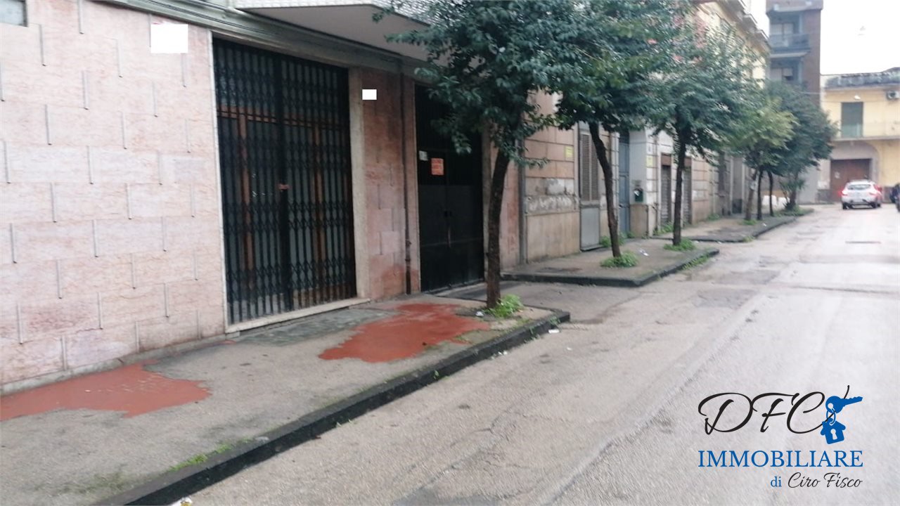 Locale commerciale in affitto a Afragola