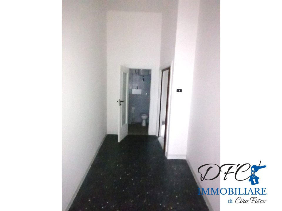 Locale commerciale in affitto a Afragola