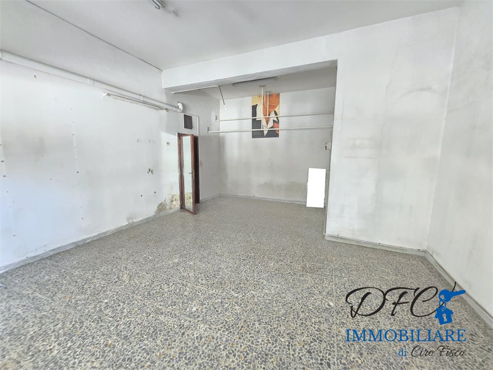 Locale commerciale in affitto a Casavatore