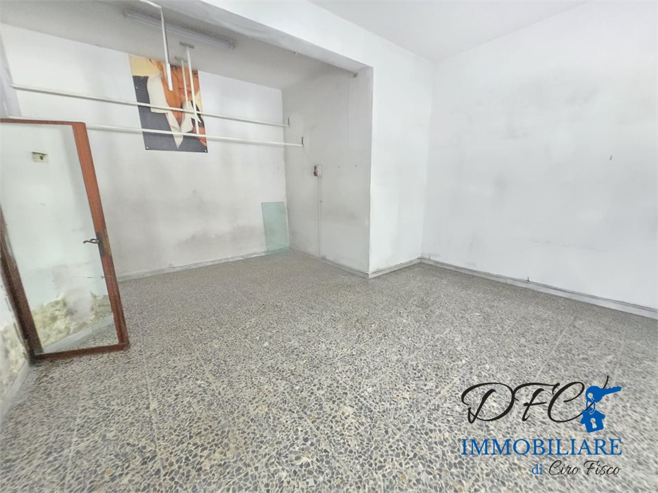 Locale commerciale in affitto a Casavatore