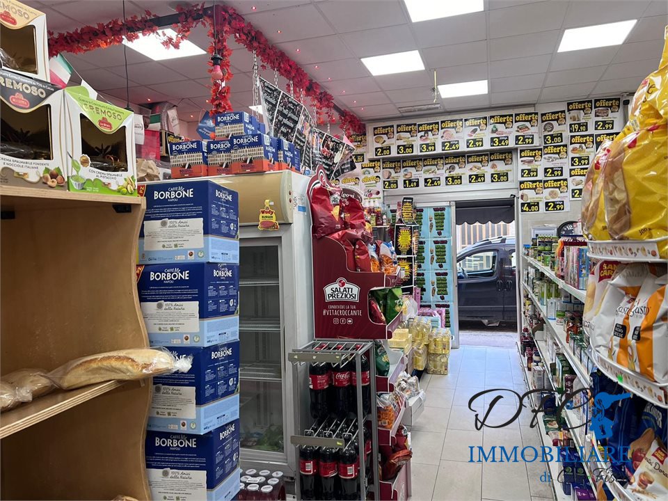 Locale commerciale in vendita a Afragola