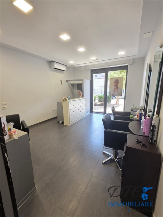 Locale commerciale in vendita a Mugnano di Napoli