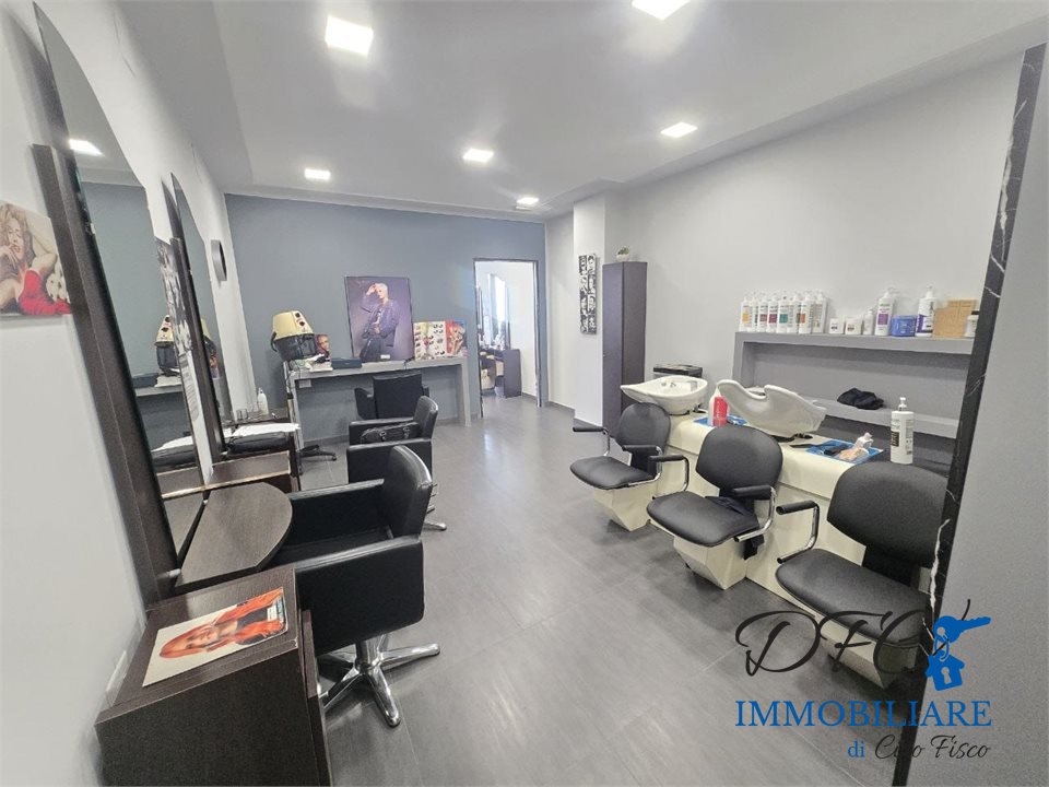 Locale commerciale in vendita a Mugnano di Napoli
