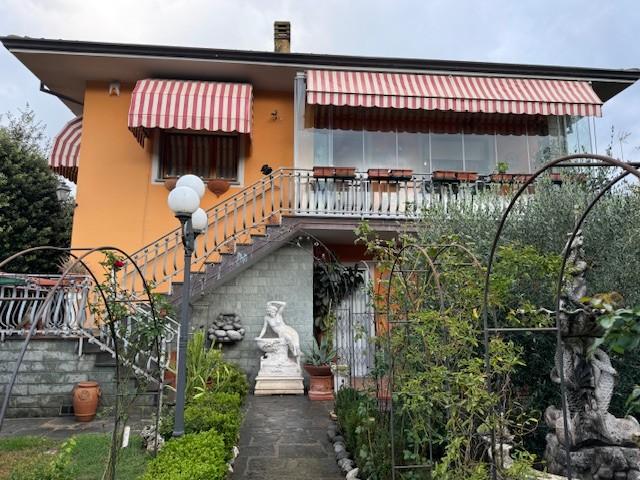 Villa con giardino, Pescaglia monsagrati