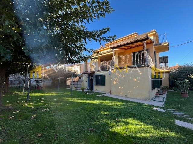 Casa indipendente con giardino a Lucca