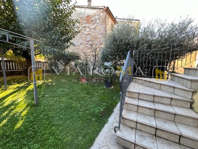 Casa indipendente con giardino a Lucca