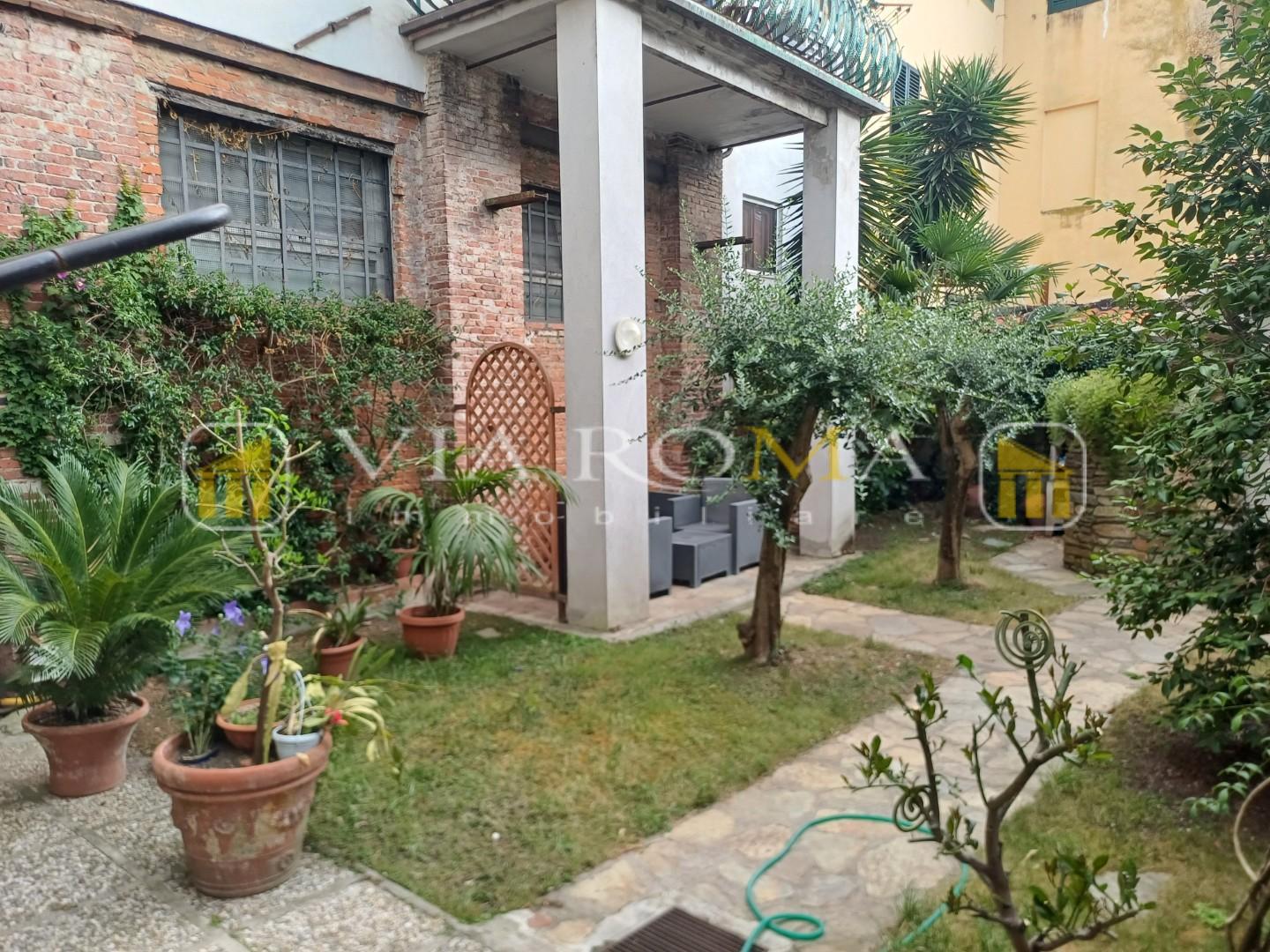 Appartamento con giardino, Lucca centro storico