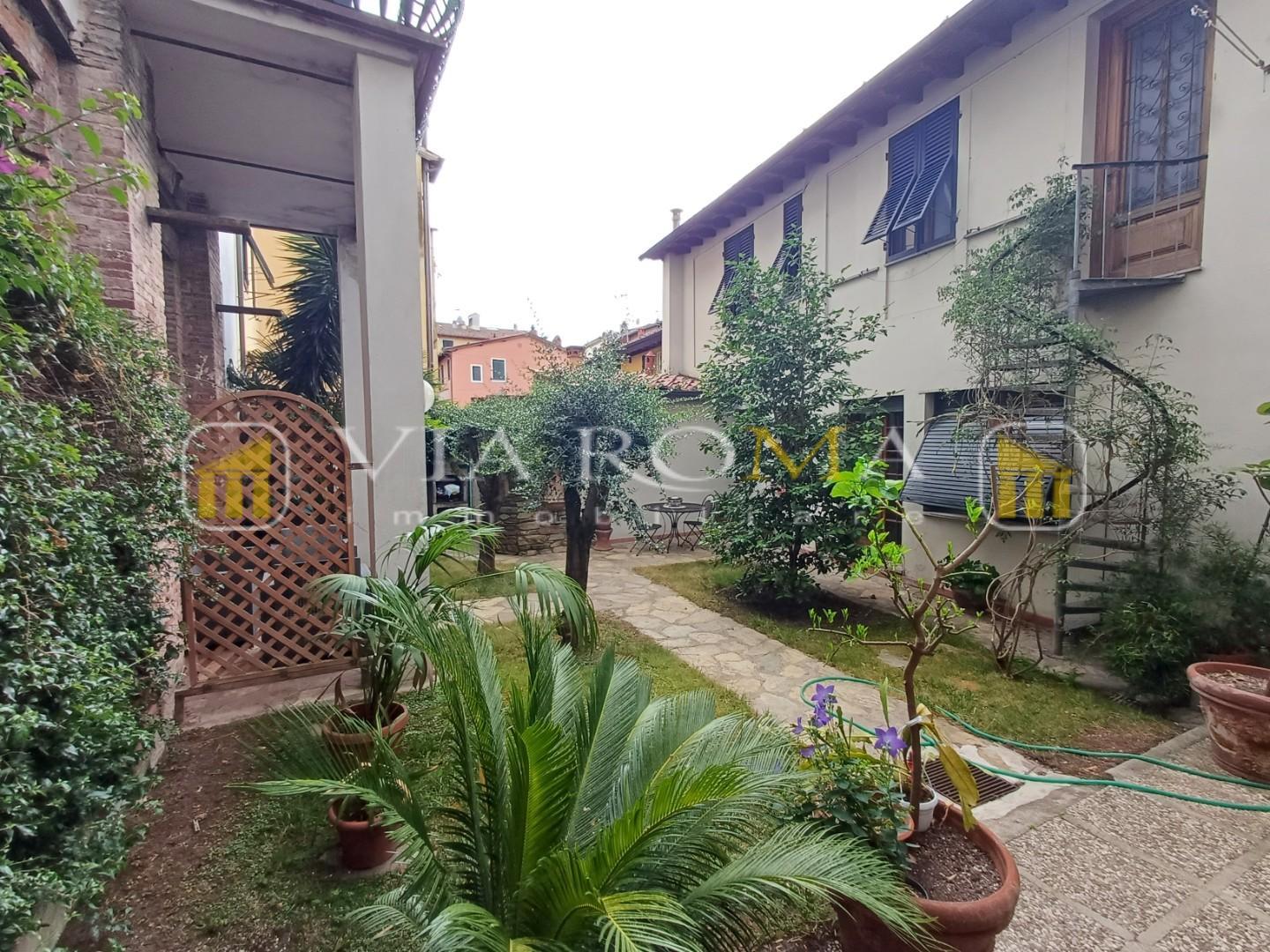 Appartamento con giardino, Lucca centro storico