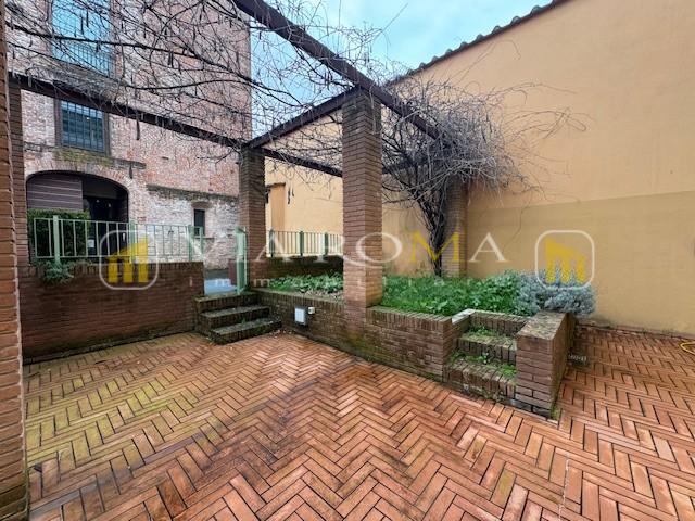 Bilocale con giardino, Lucca centro storico