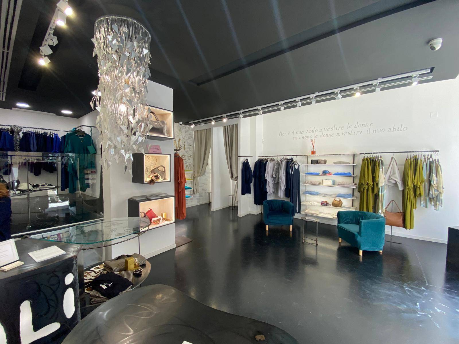 Locale commerciale in vendita a Palermo, Libert