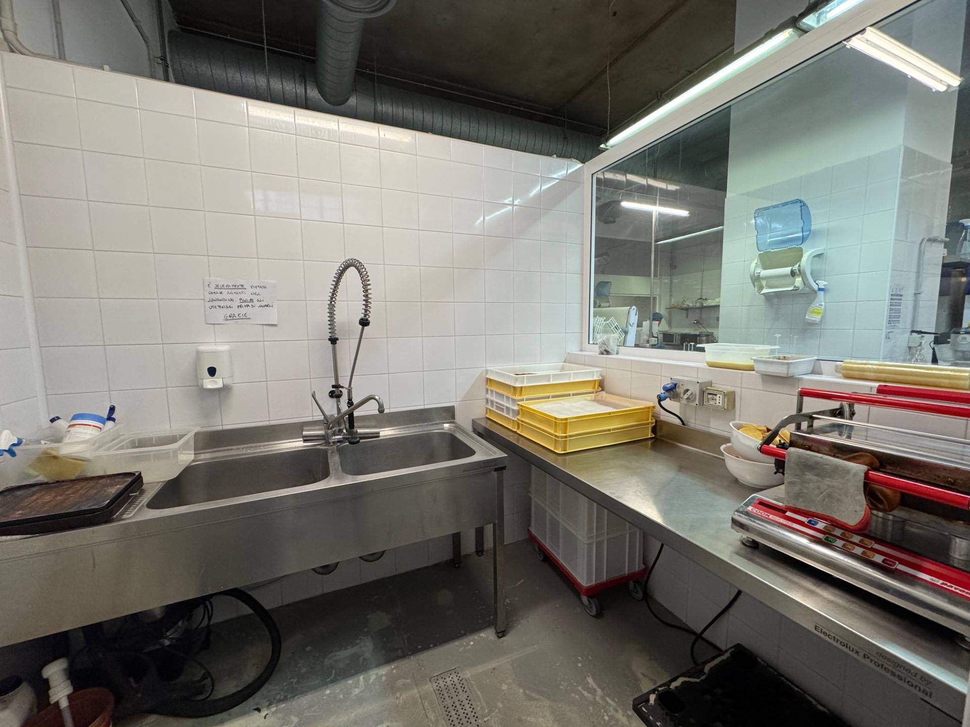 Locale commerciale in affitto a Milano, Loreto - Corso Buenos Aires