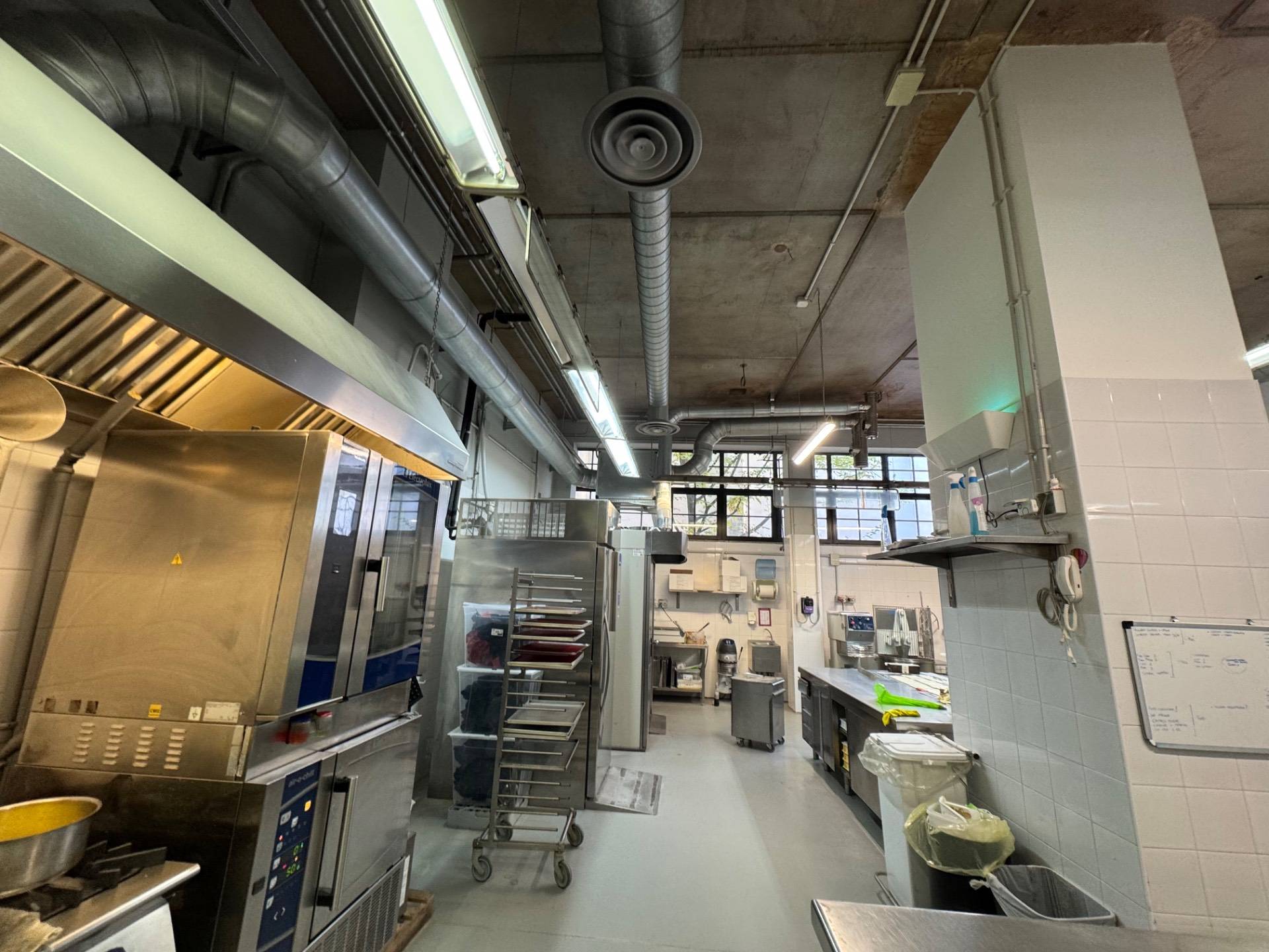 Locale commerciale in affitto a Milano, Loreto - Corso Buenos Aires