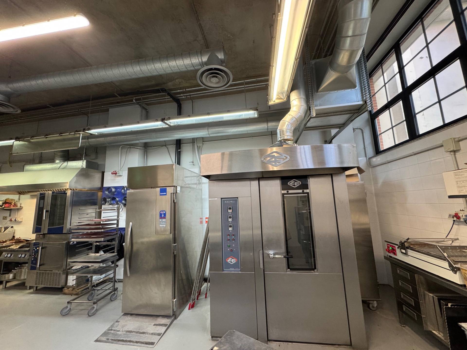 Locale commerciale in affitto a Milano, Loreto - Corso Buenos Aires