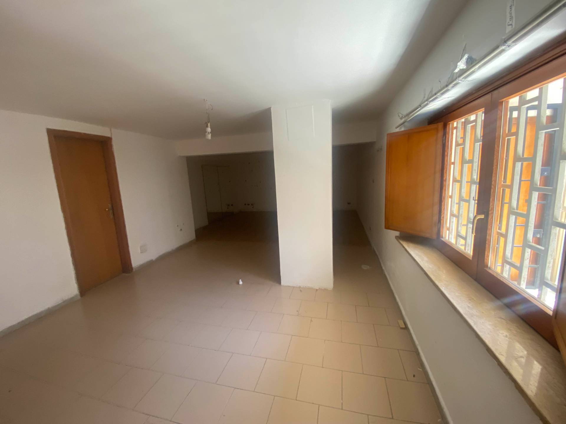 Ufficio in vendita a Palermo, Corso Tukory