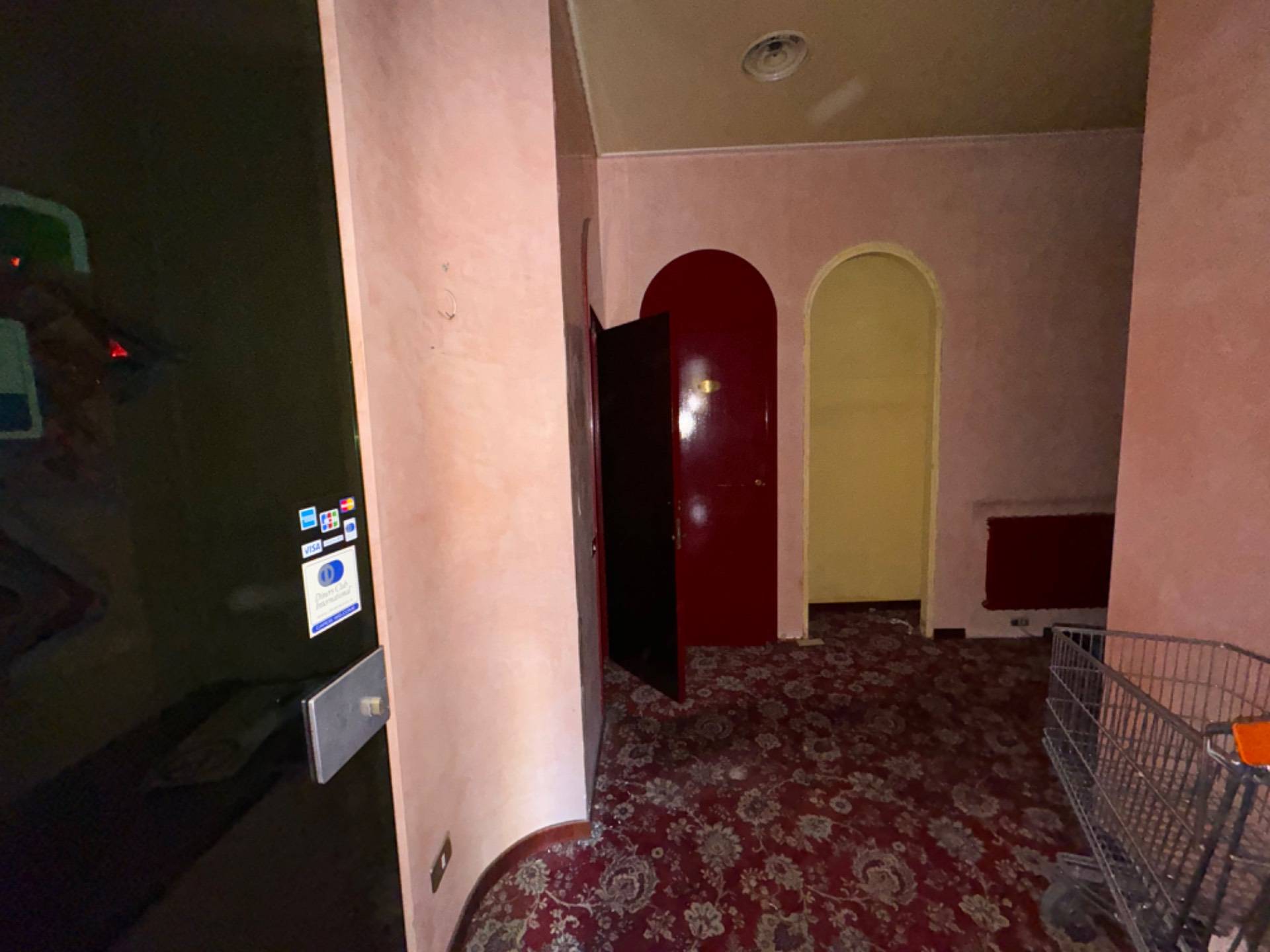 Locale commerciale in affitto a Milano, Duomo - San Babila - Missori - Corso Italia