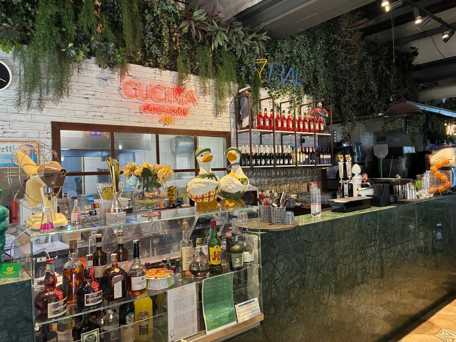 Negozio in affitto a Palermo, Politeama - Ruggiero Settimo - Massimo