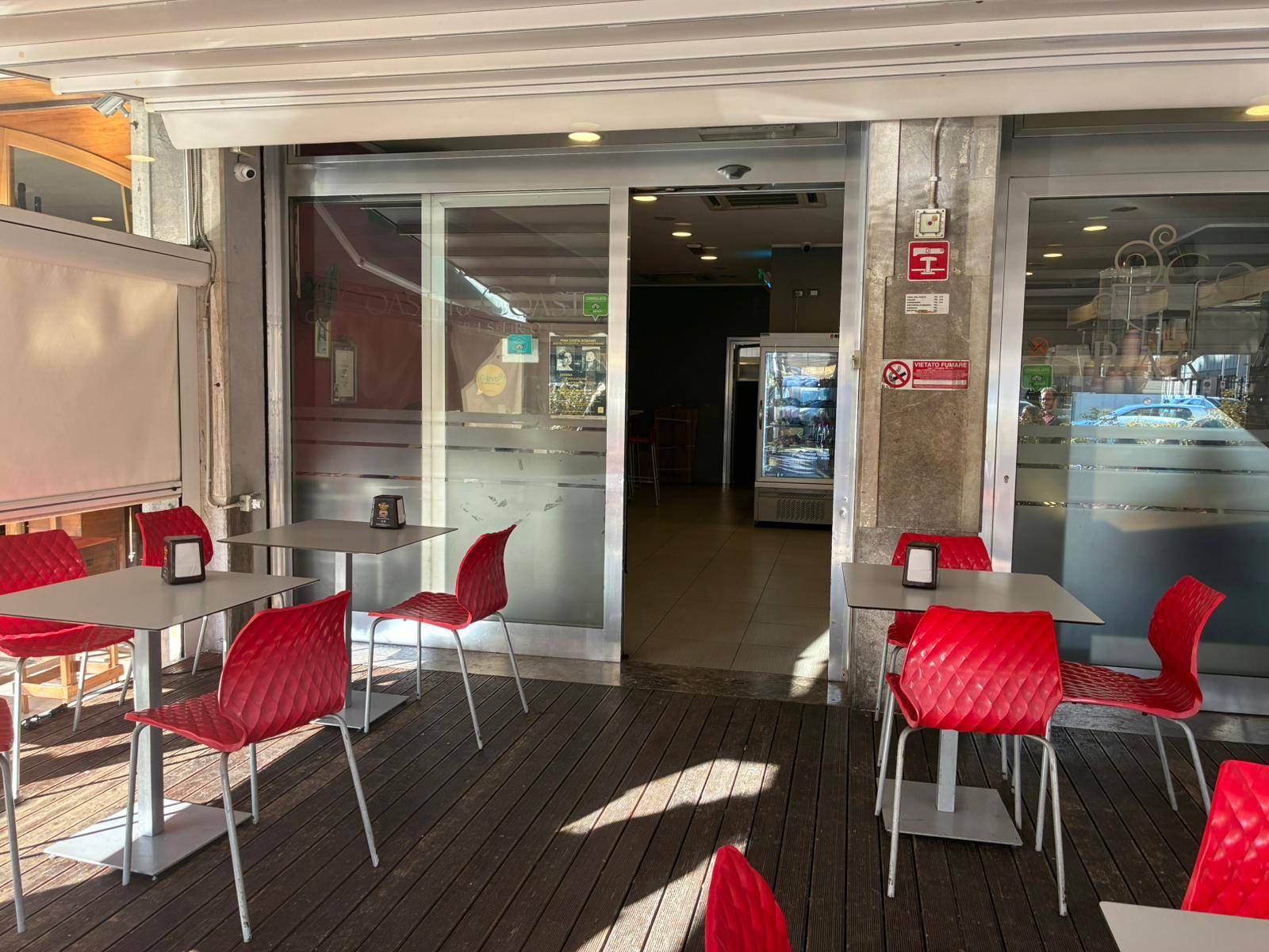 Locale commerciale in affitto a Palermo, Libert