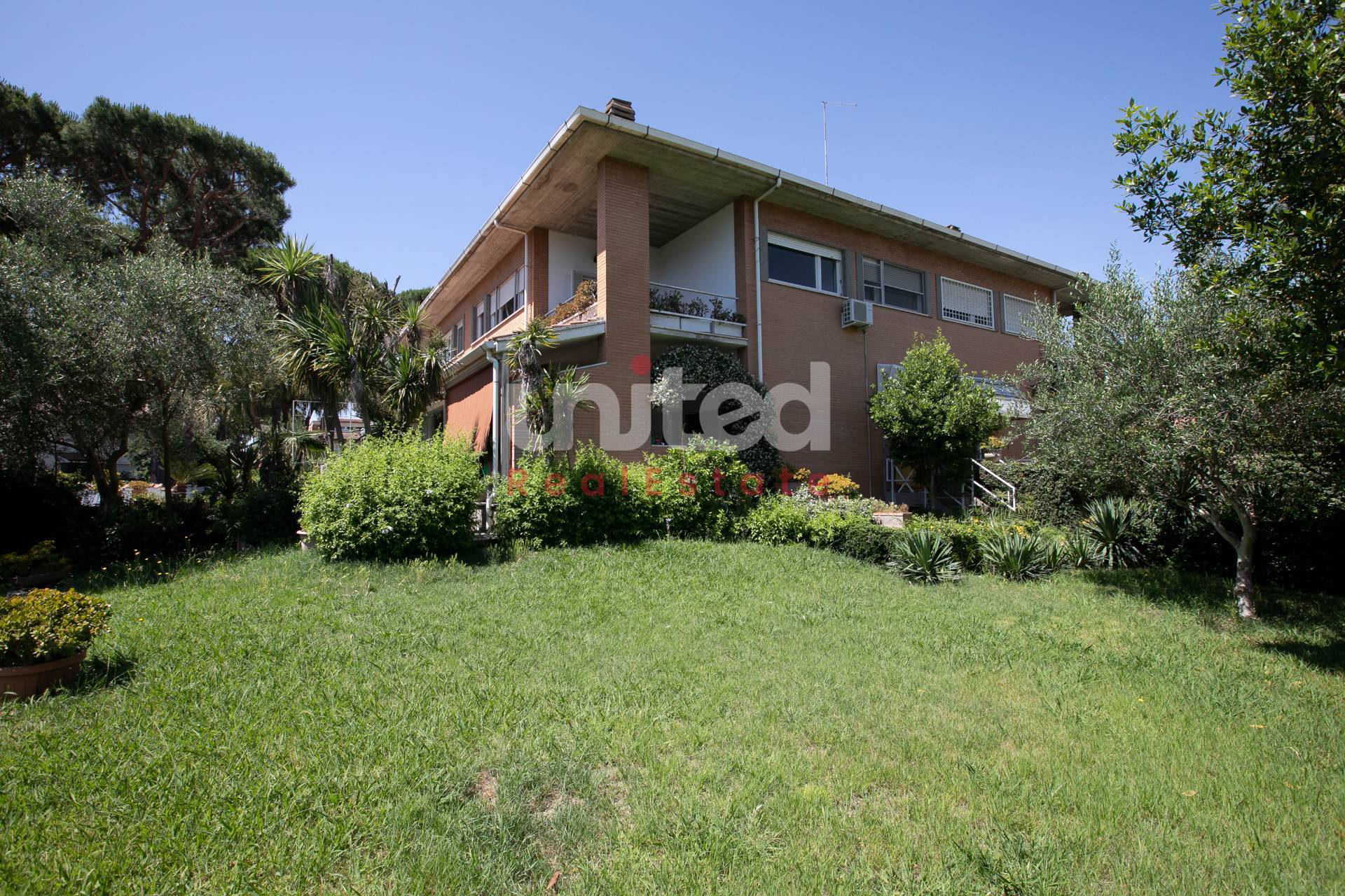 Villa in affitto a Roma, Casalpalocco