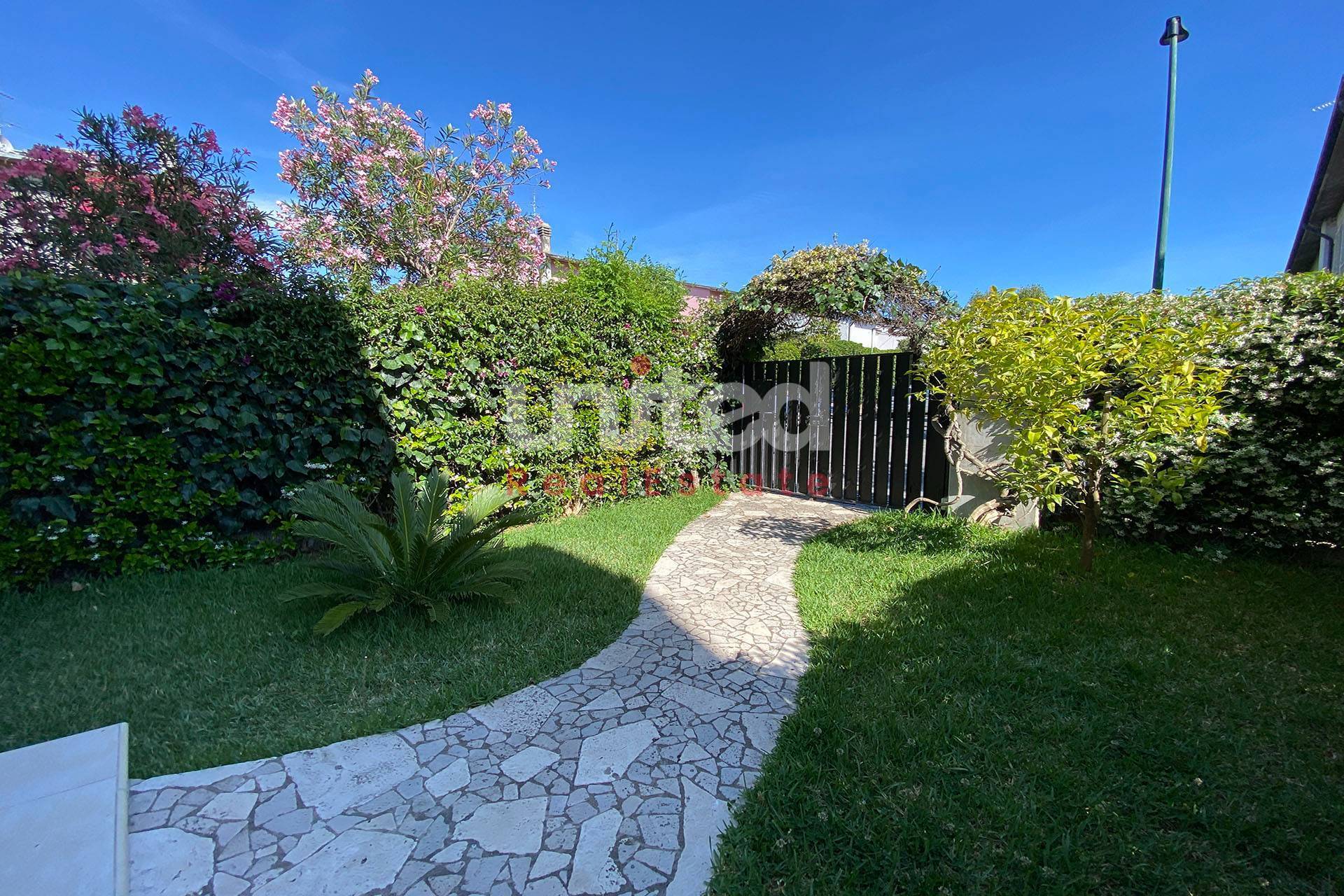 Villette a schiera in vendita a Roma, Casalpalocco