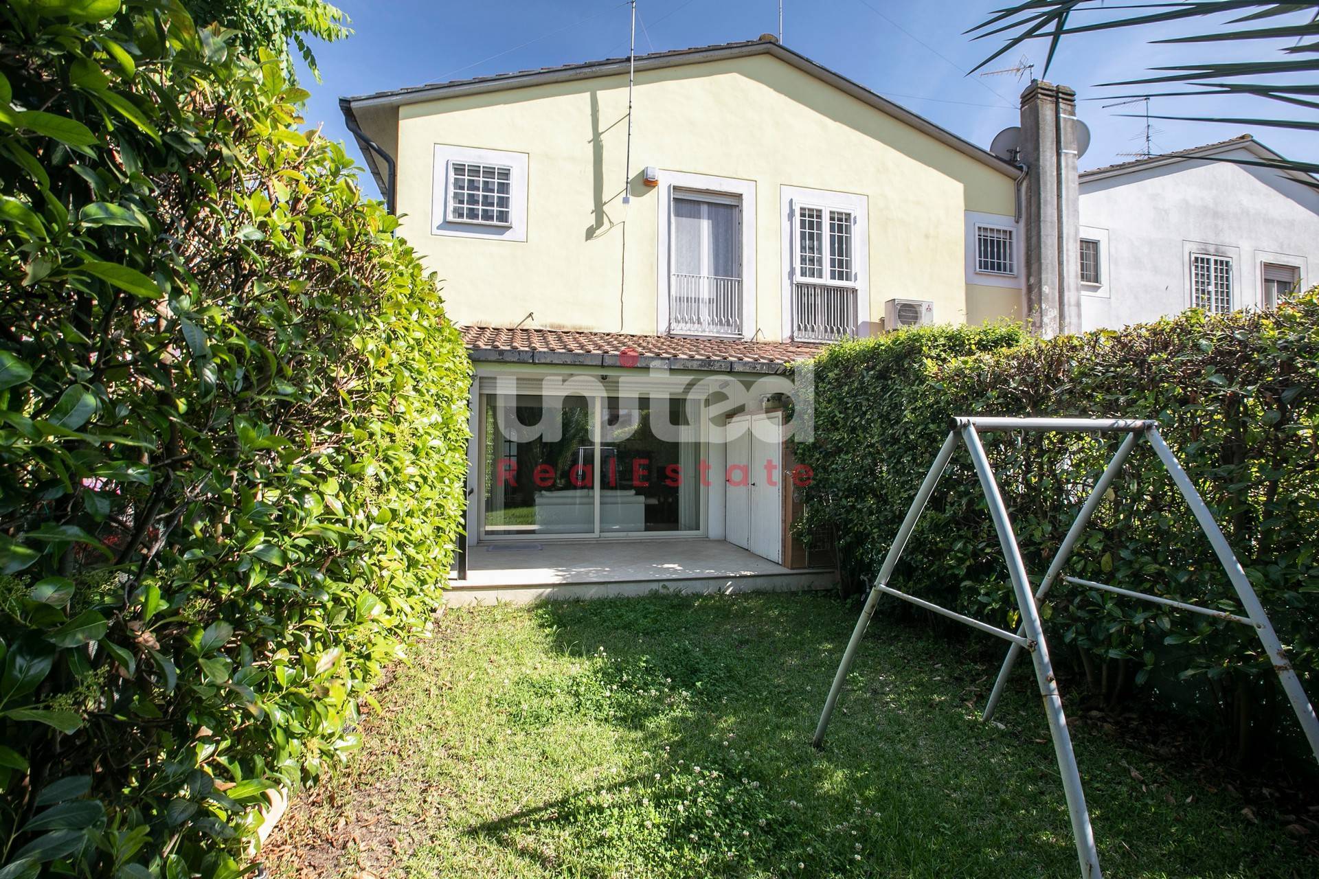 Villette a schiera in vendita a Roma, Casalpalocco