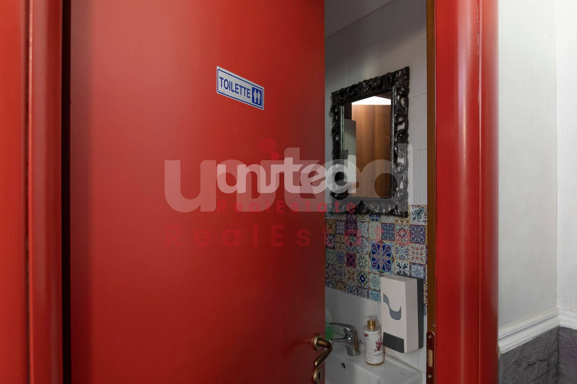 Attivit commerciale in vendita a Roma, Infernetto