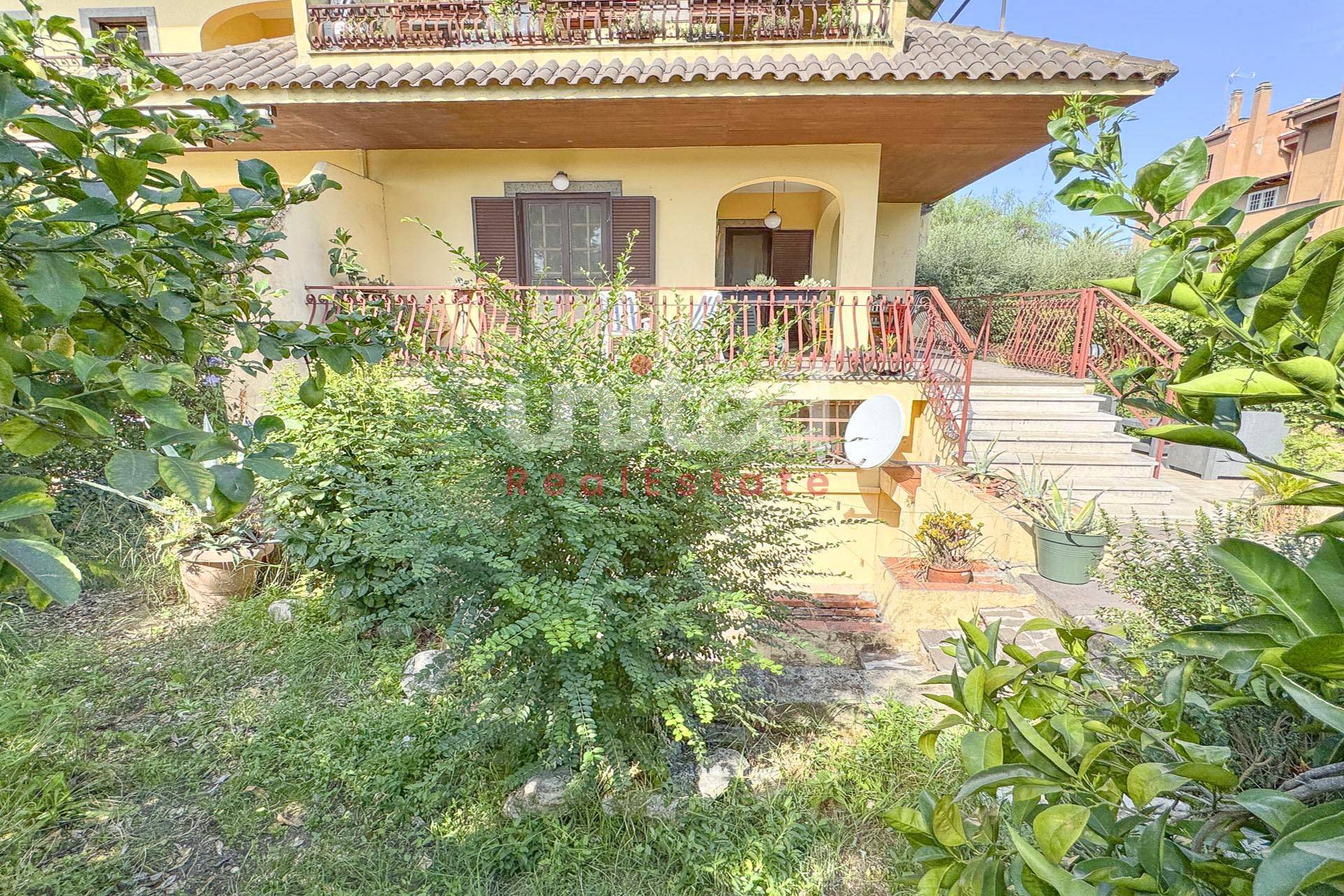 Appartamento in vendita a Roma, Axa