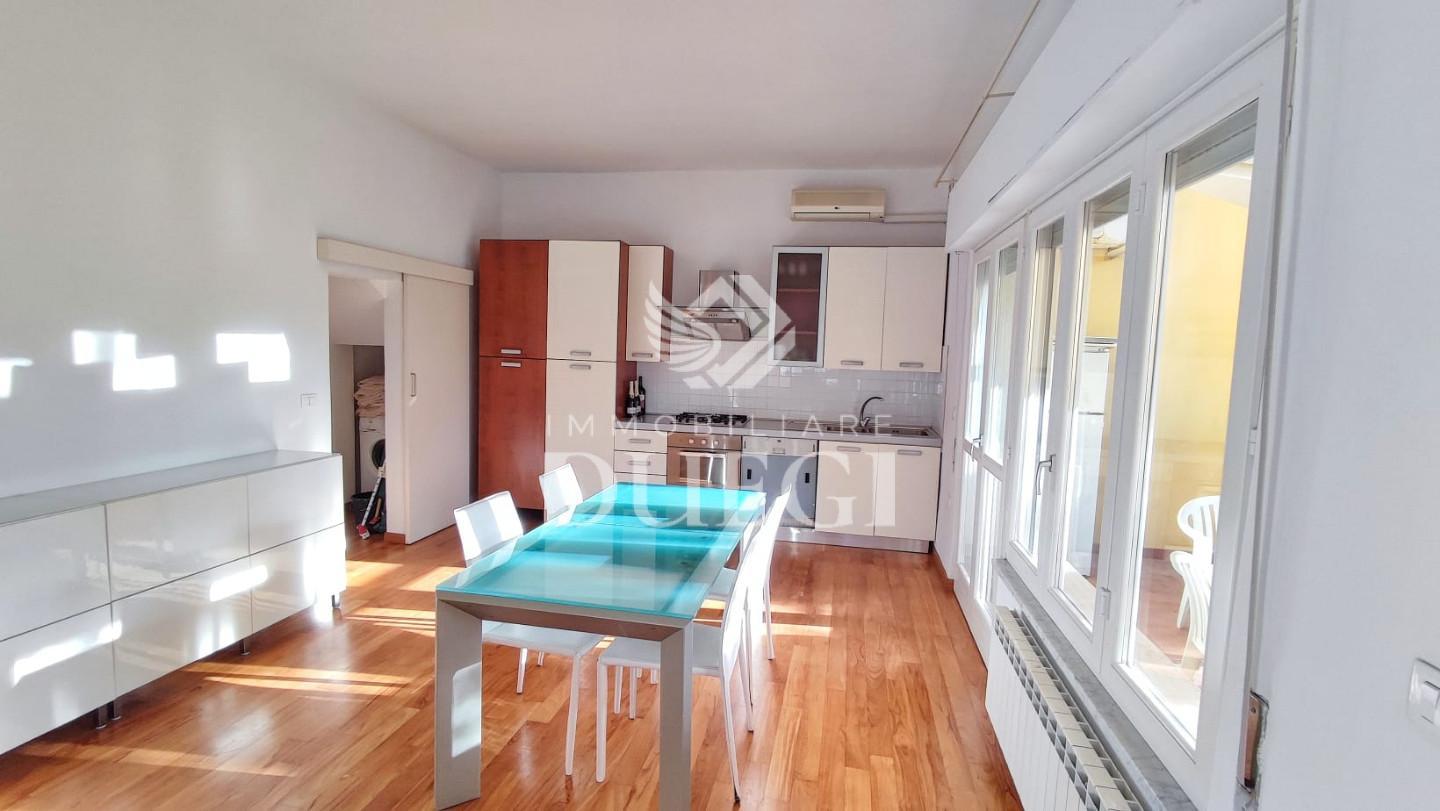 Villa Trifamiliari con giardino, Camaiore lido di